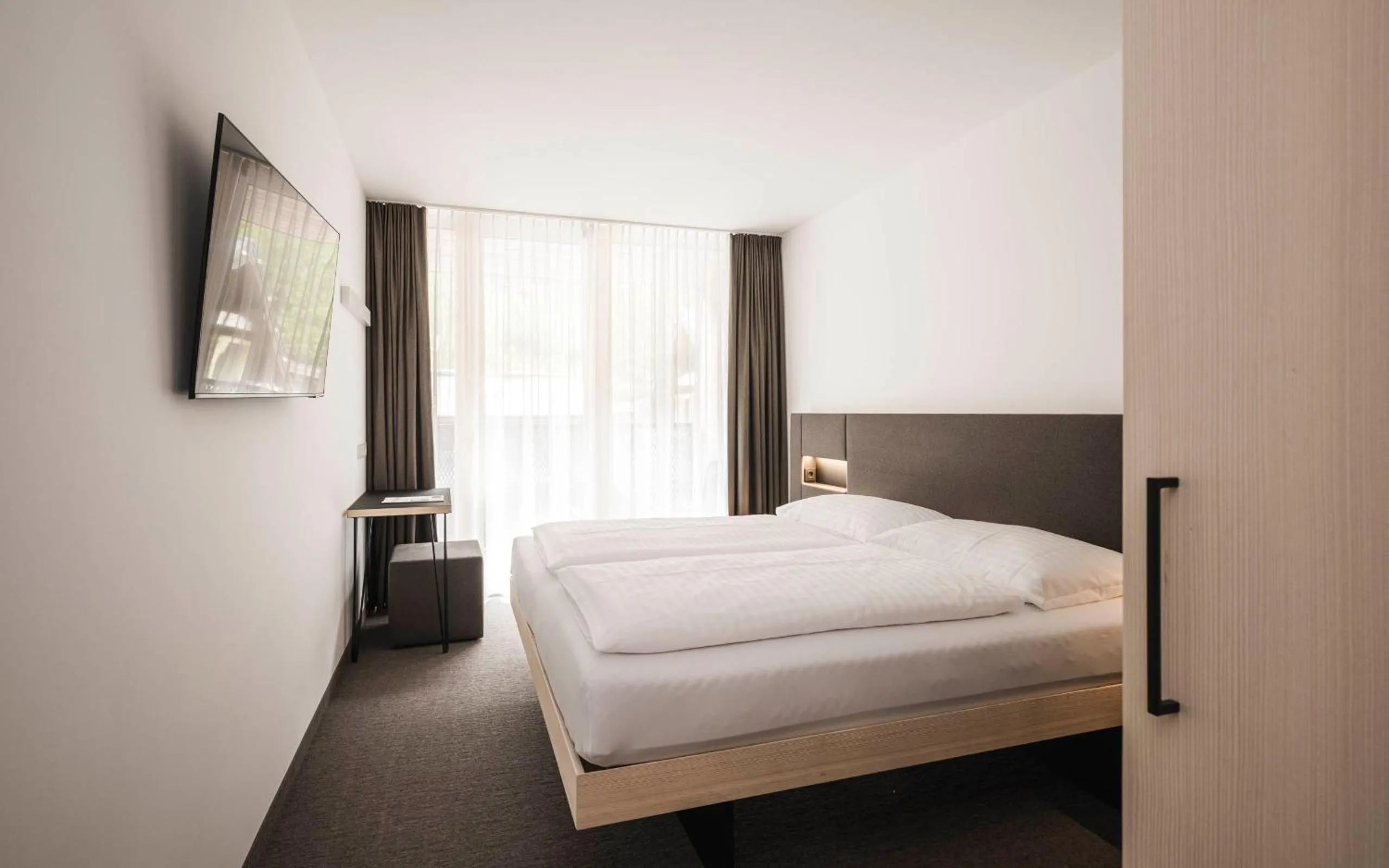 Photo of the whole room, Bed in Sportlers Lodge Sölden lifestyle-lässig-anders