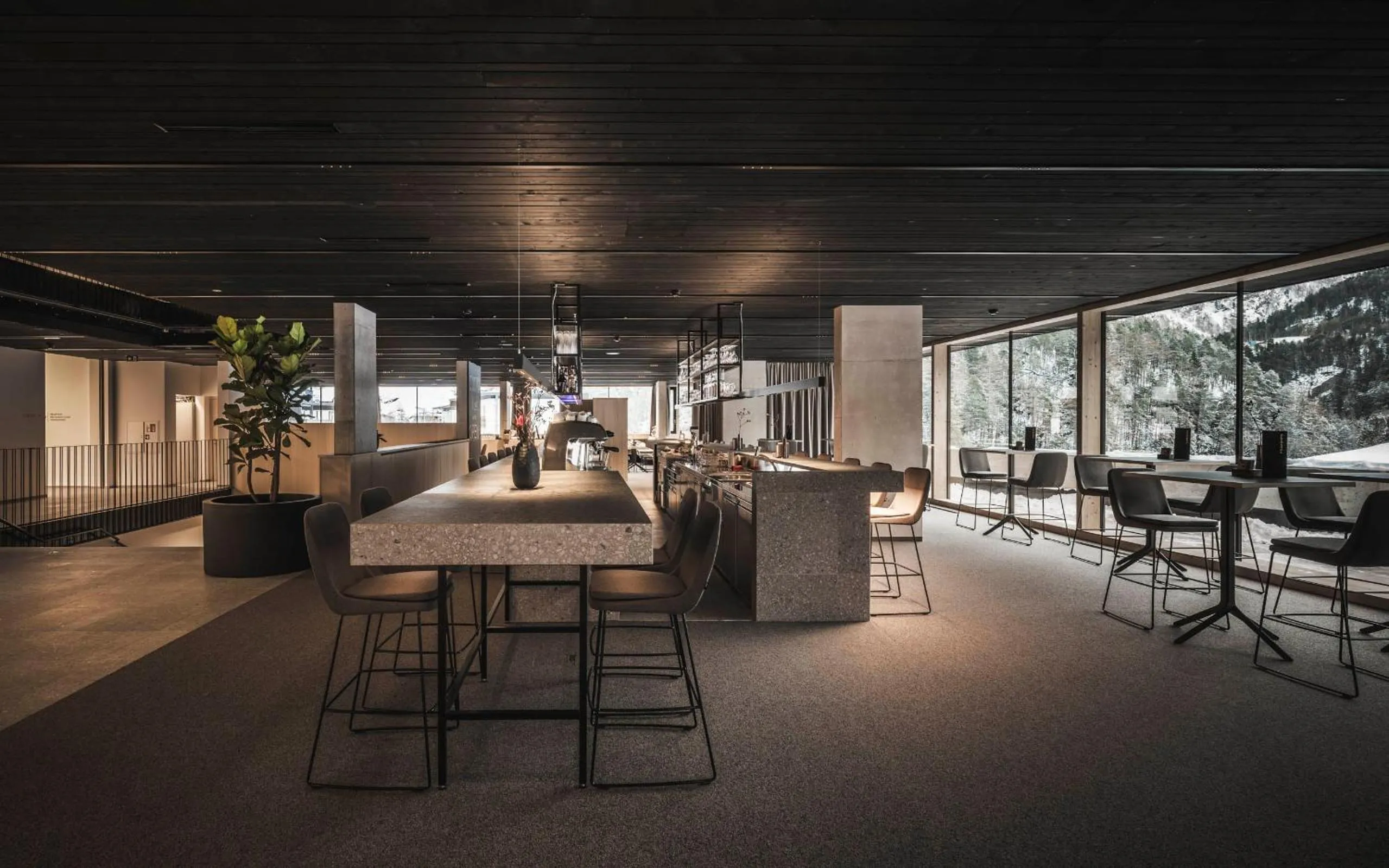 Lounge or bar in Sportlers Lodge Sölden lifestyle-lässig-anders