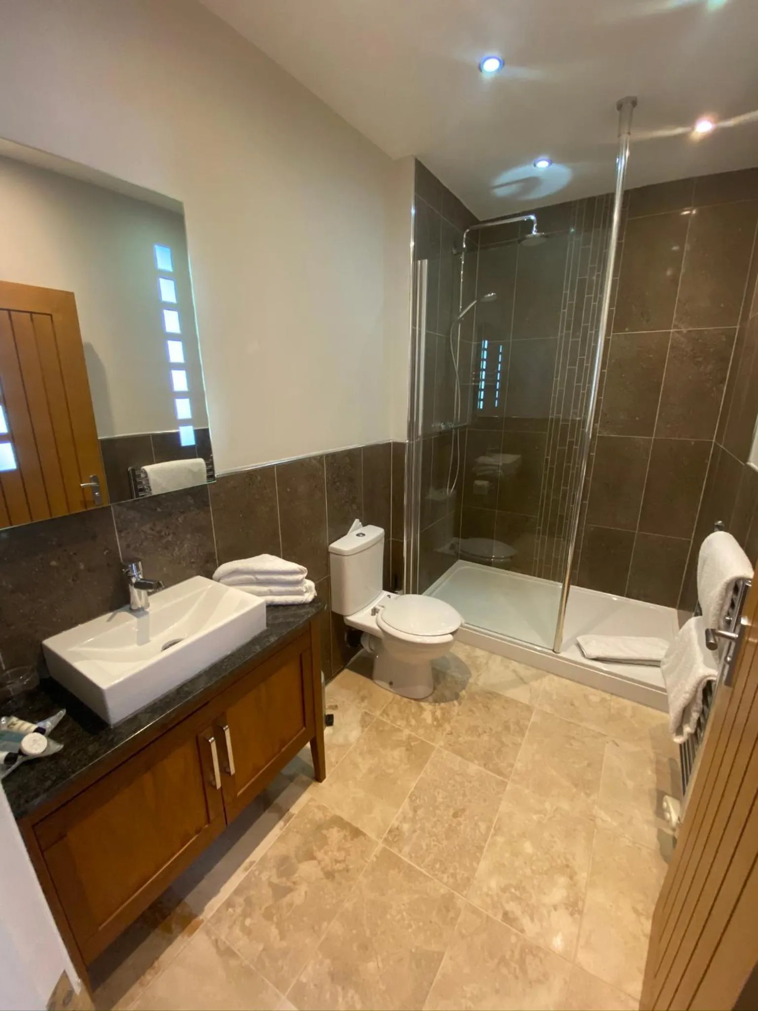 Bathroom in The Three Horseshoes Hotel