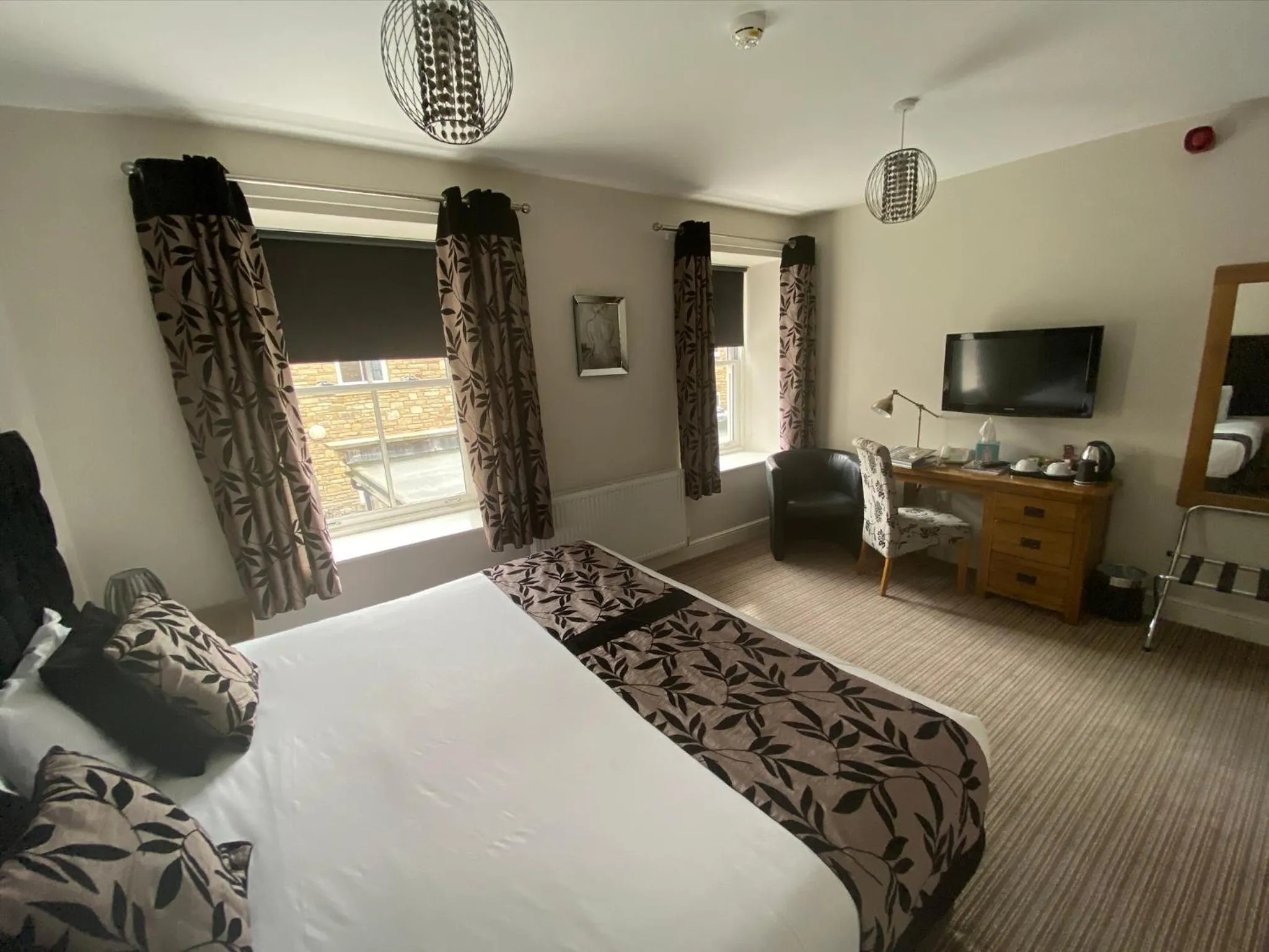 Bedroom, Bed in The Three Horseshoes Hotel