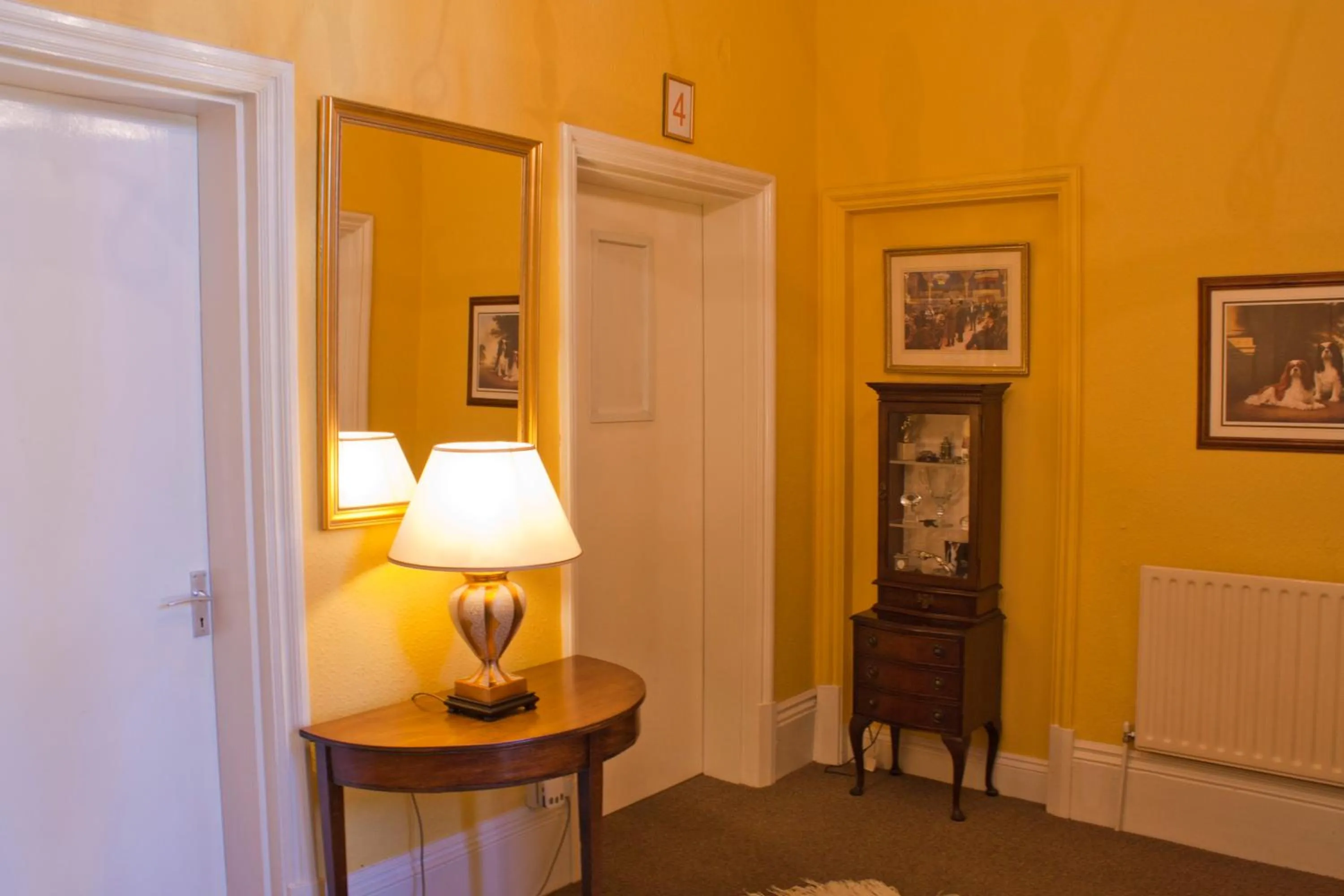 Photo of the whole room in Holywell House