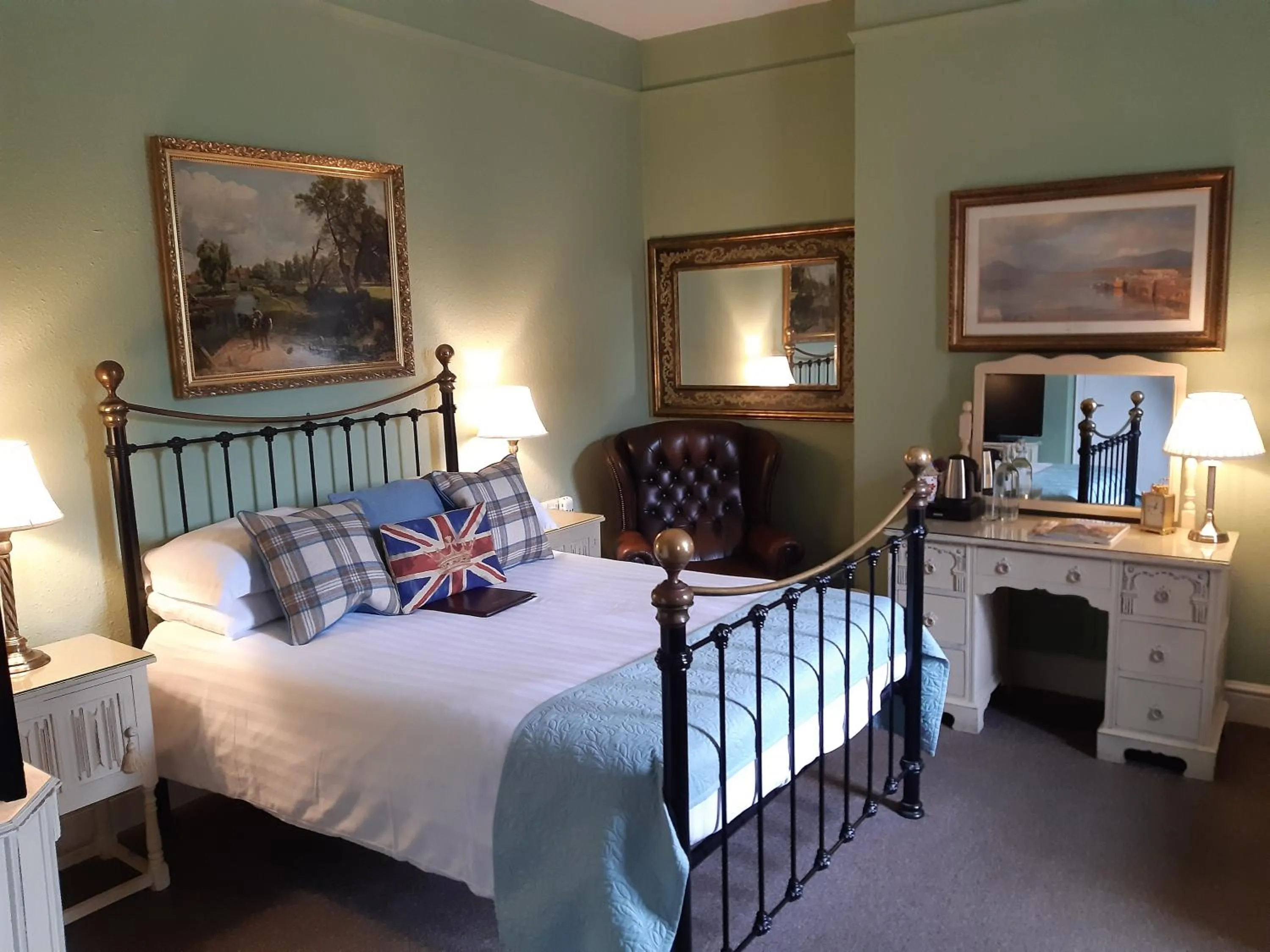 Bed in Holywell House