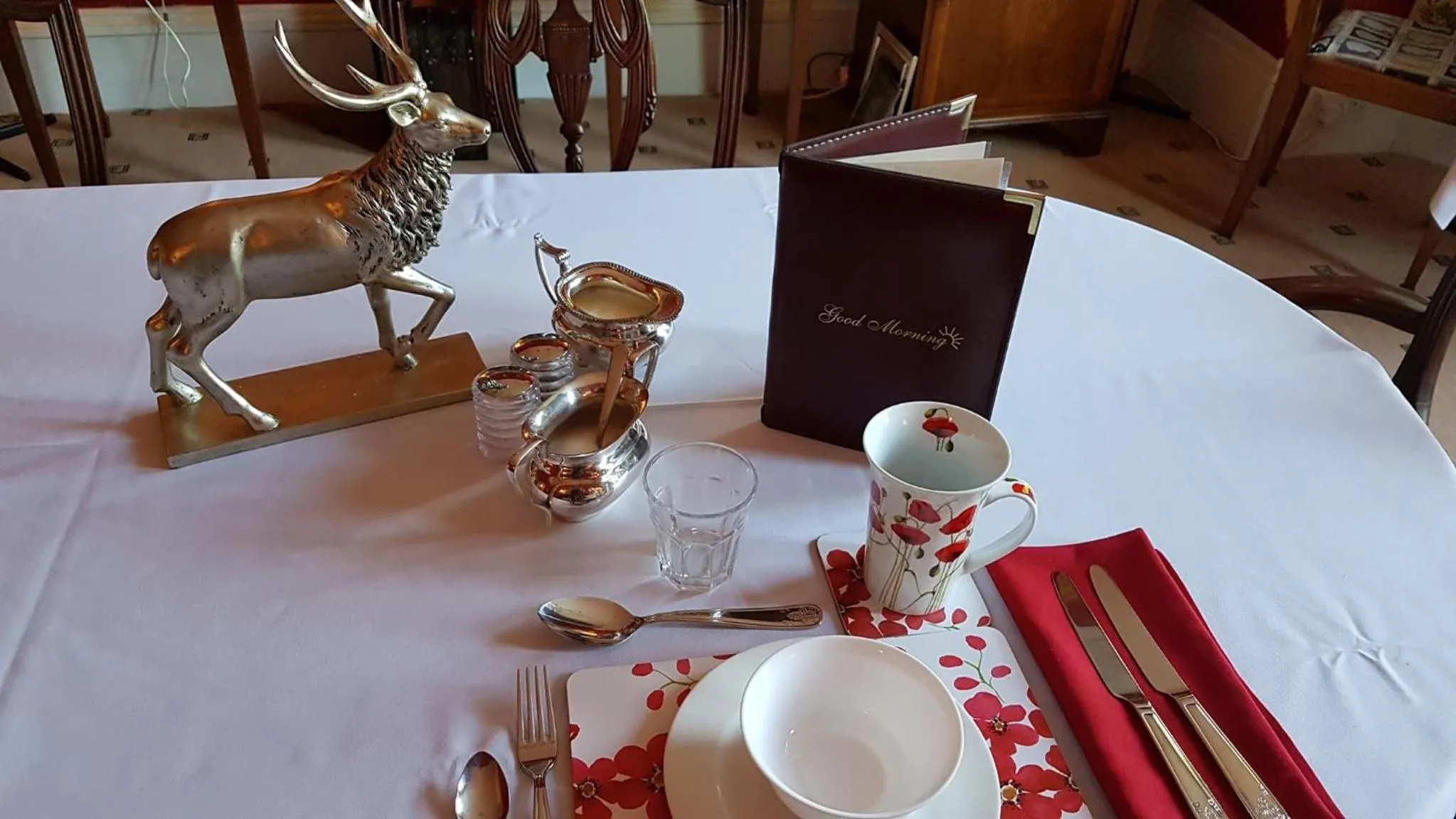 Breakfast in Holywell House