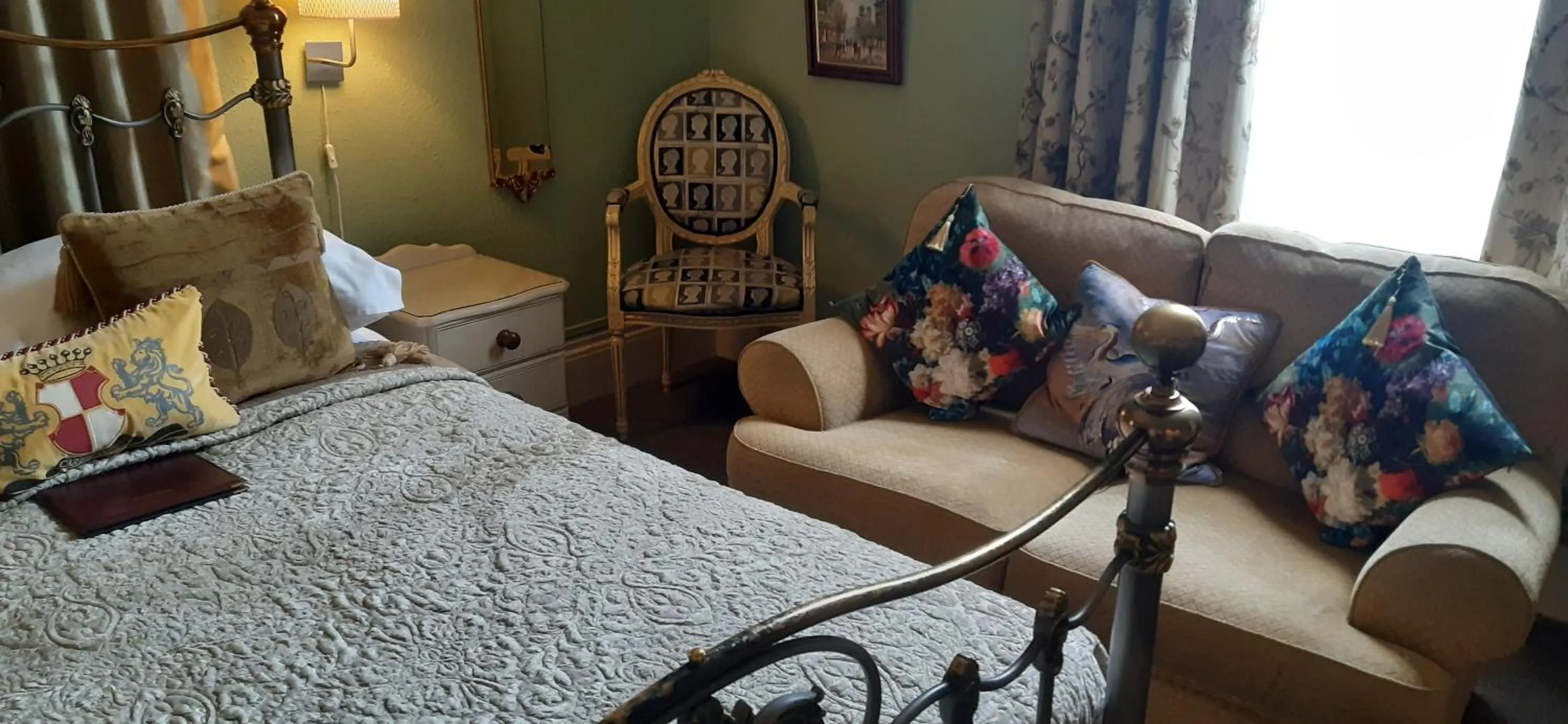 Bed in Holywell House