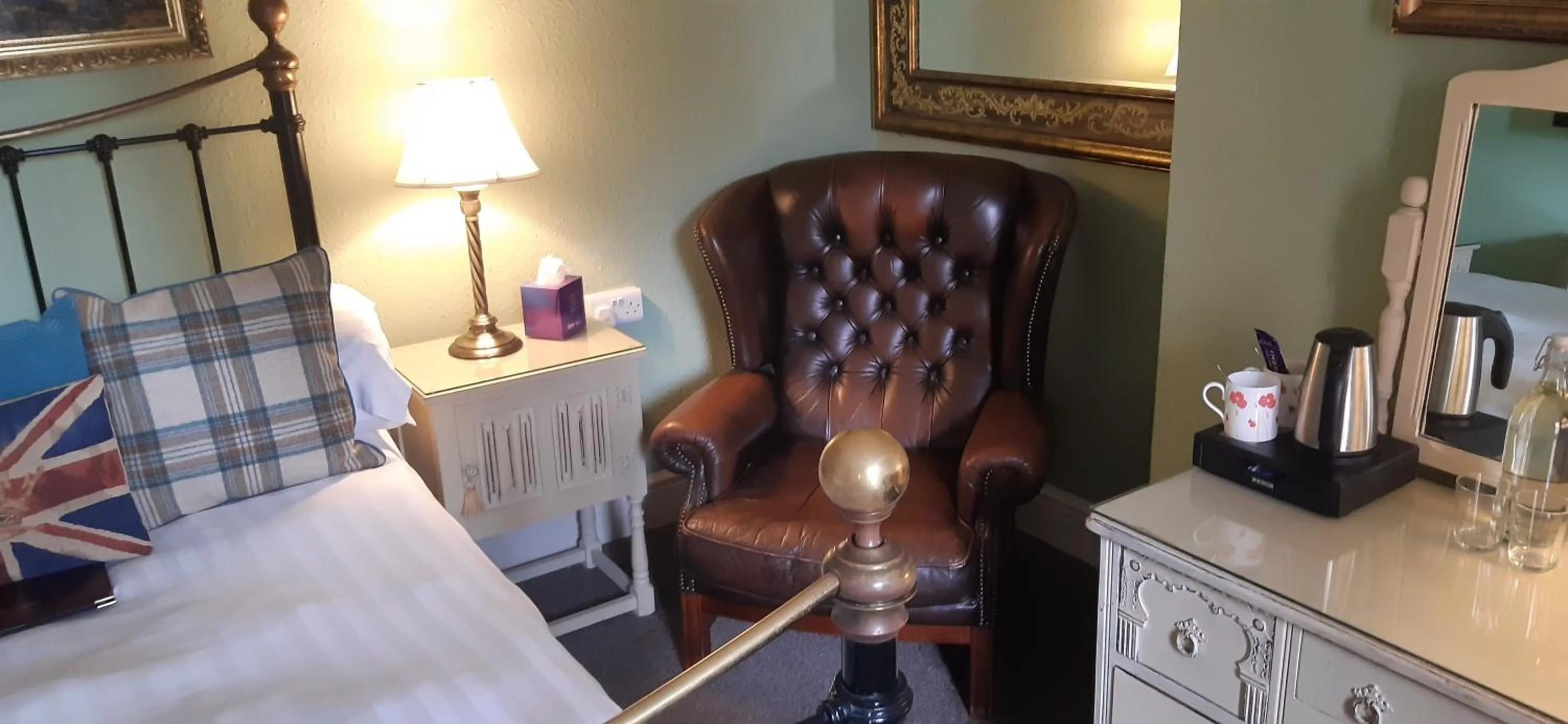 Bed in Holywell House