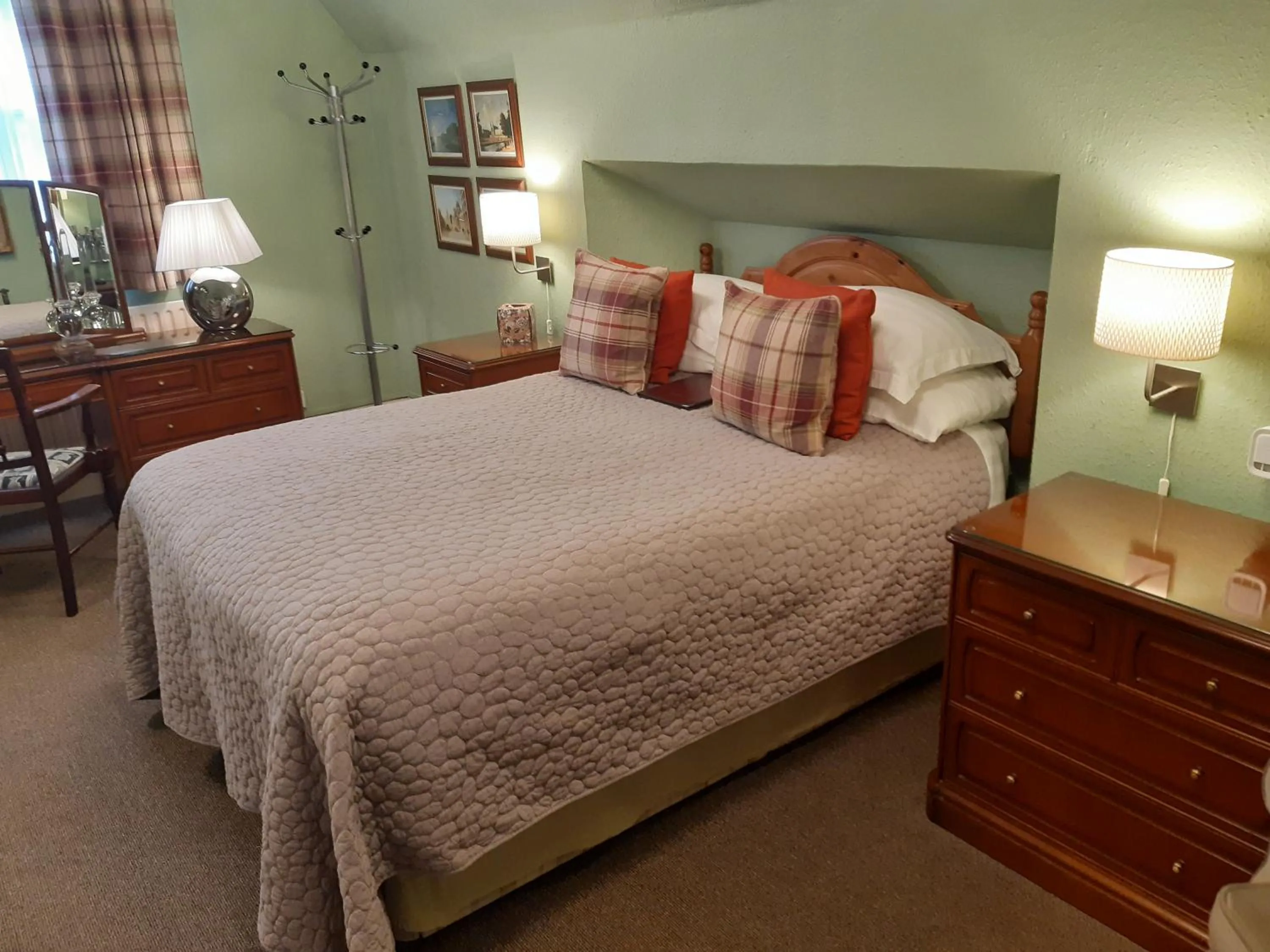 Bed in Holywell House