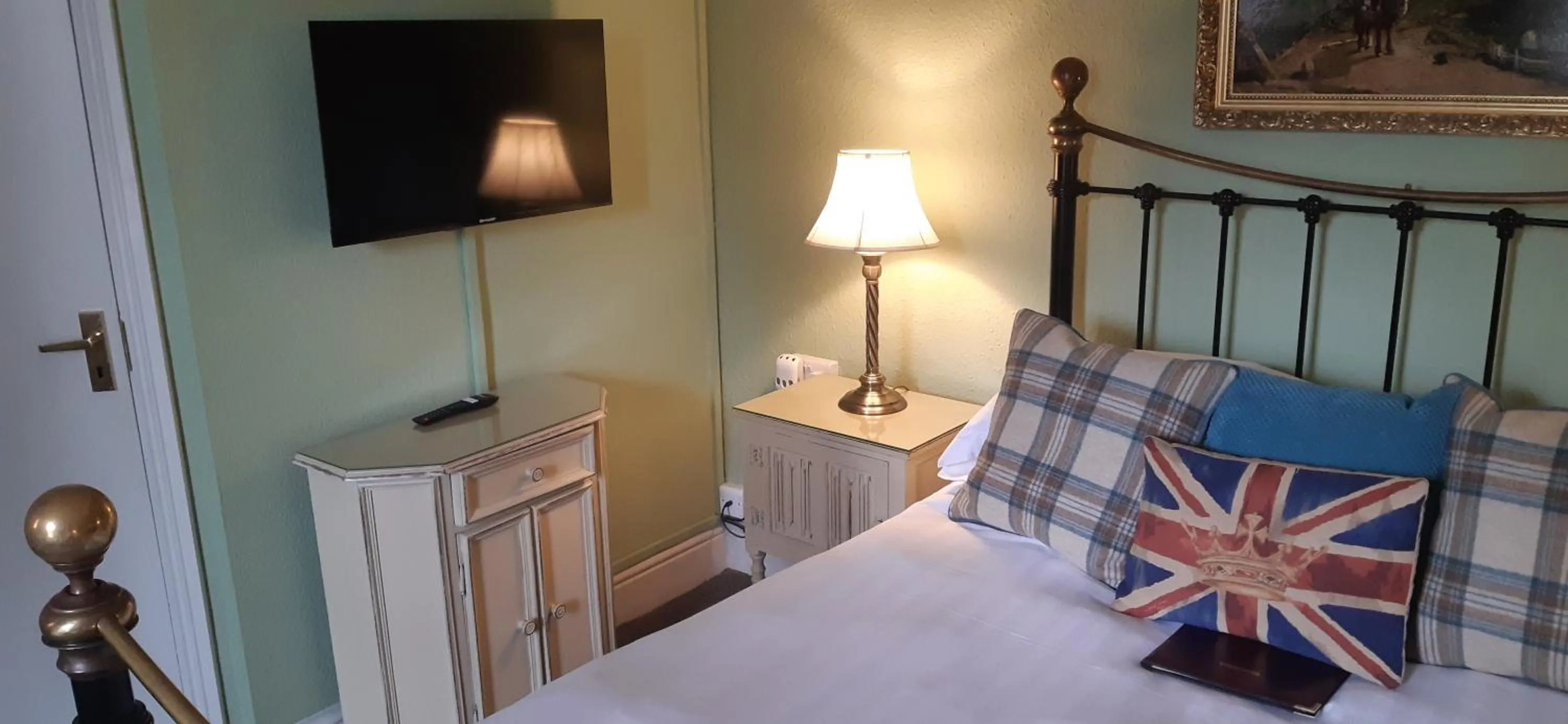 Bed in Holywell House