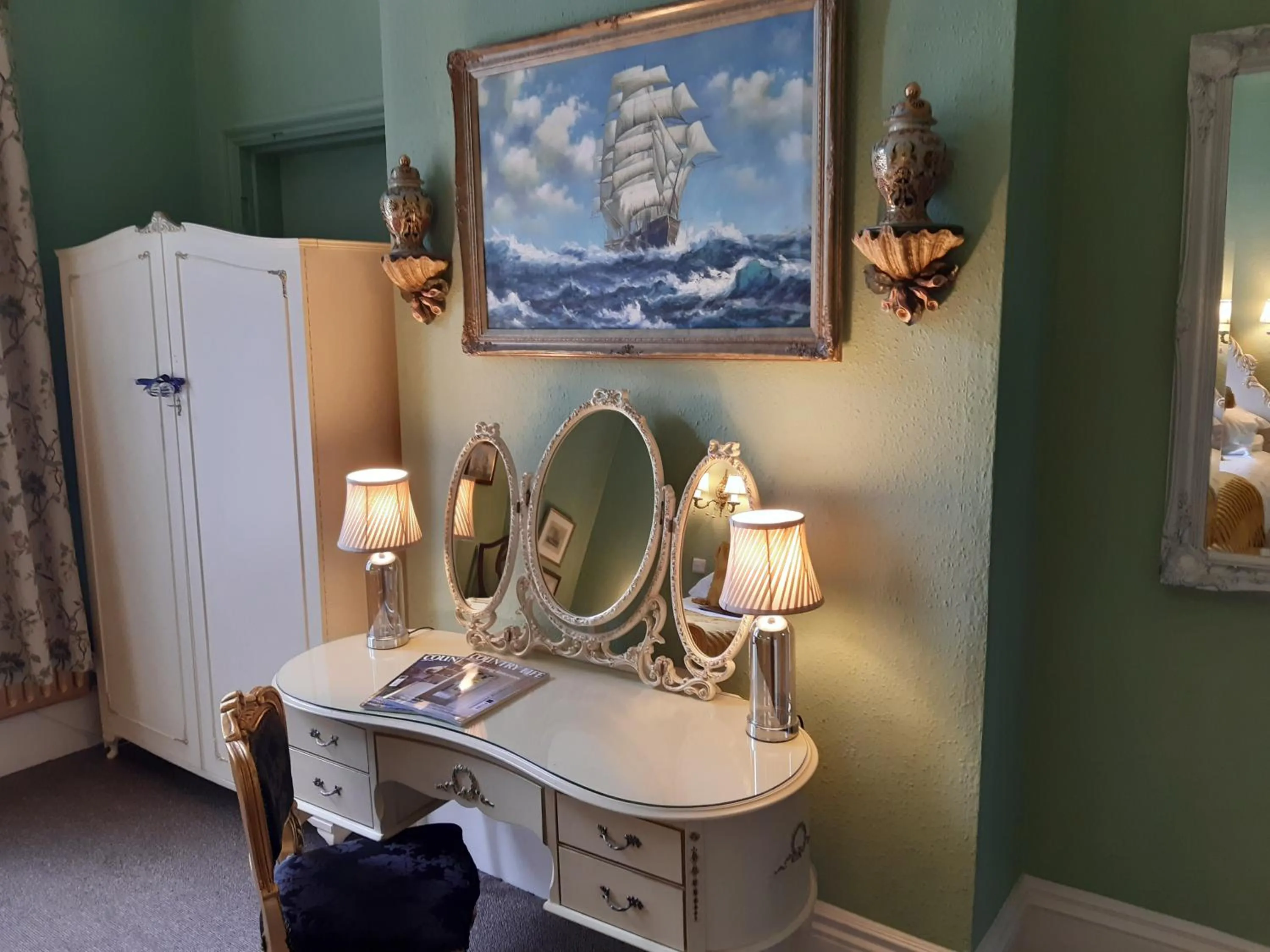 Bedroom in Holywell House