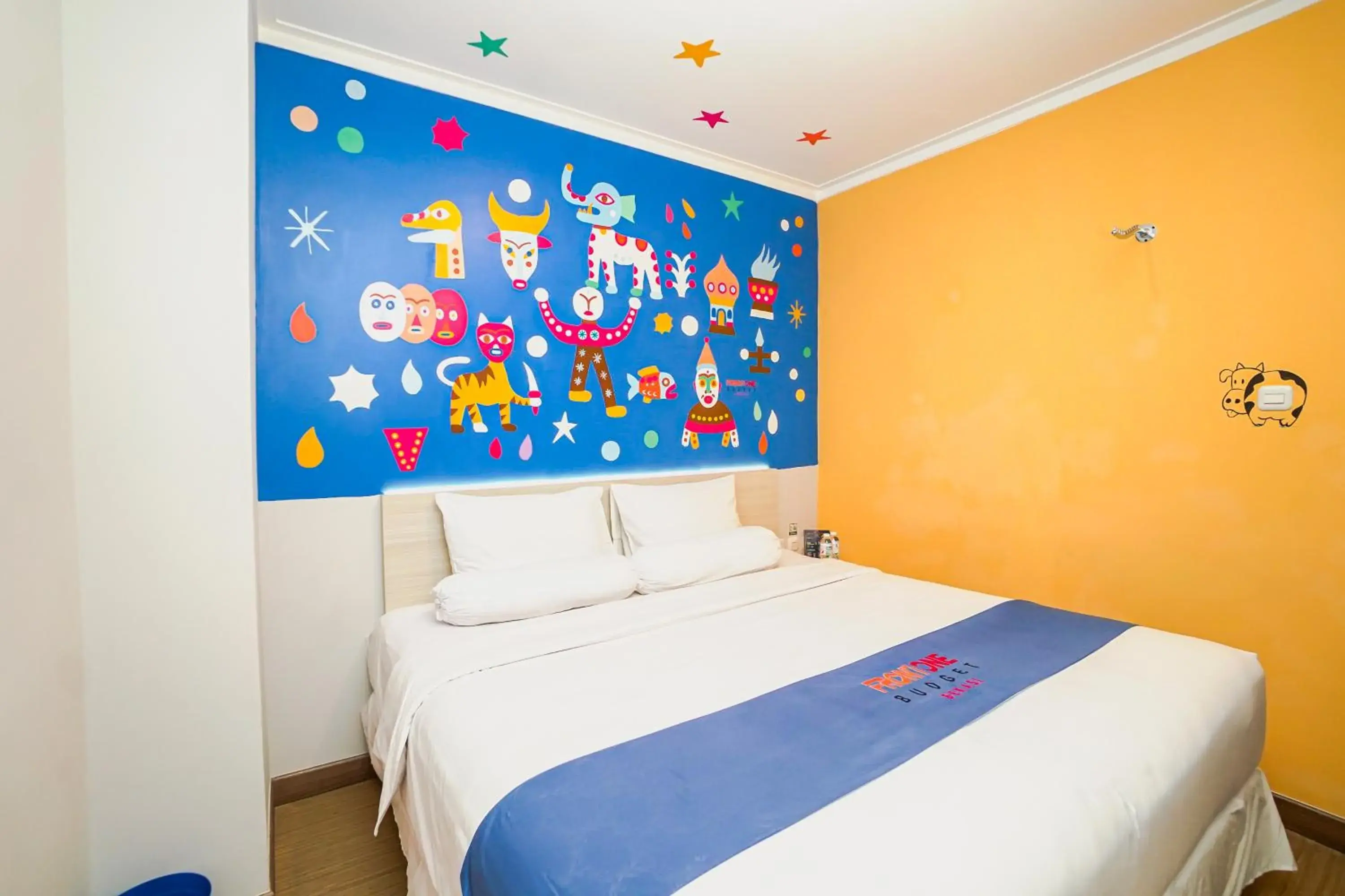 Queen Room in Front One Budget bekasi Queen Room in Front One Budget bekasi