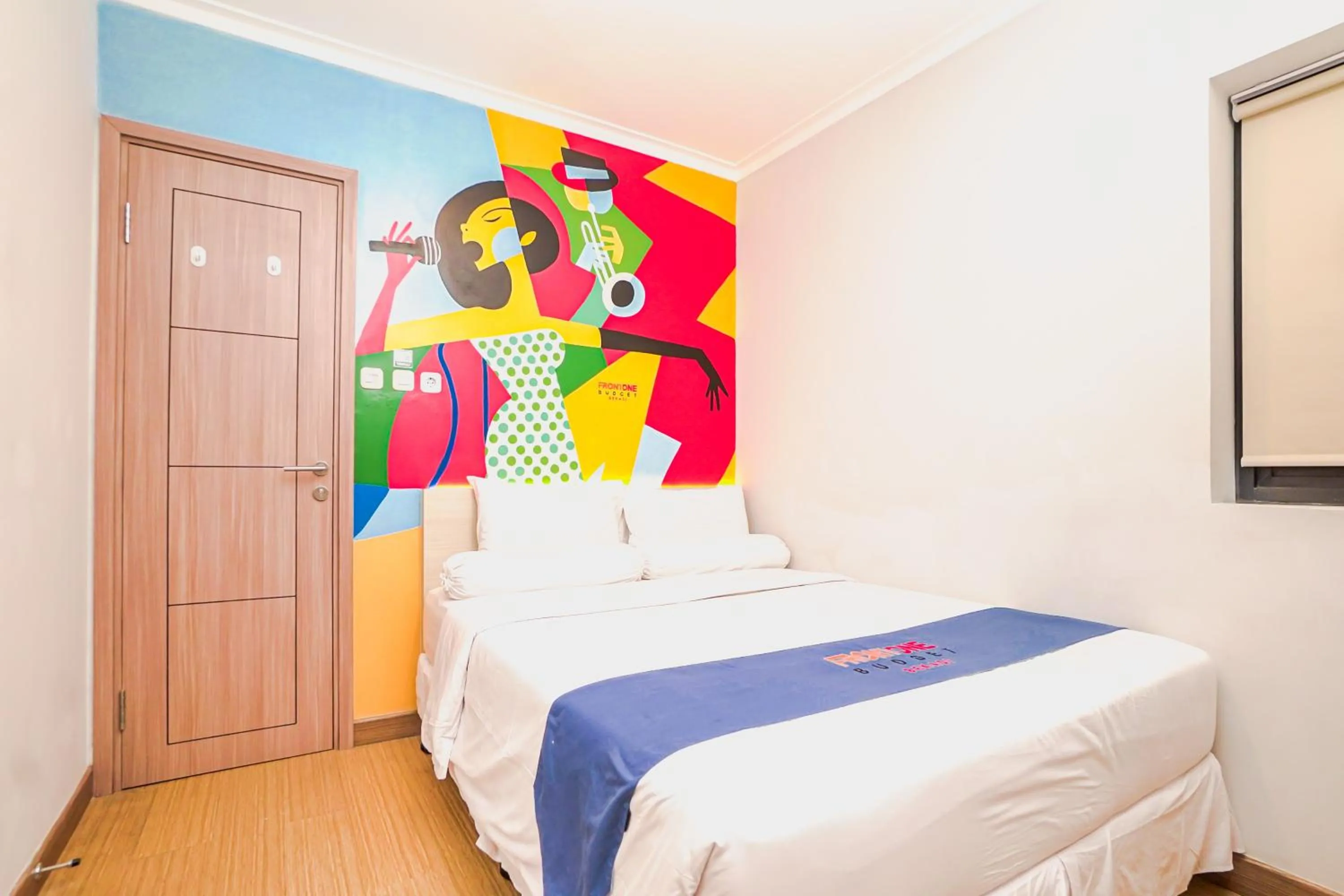 Bedroom, Bed in Front One Budget bekasi