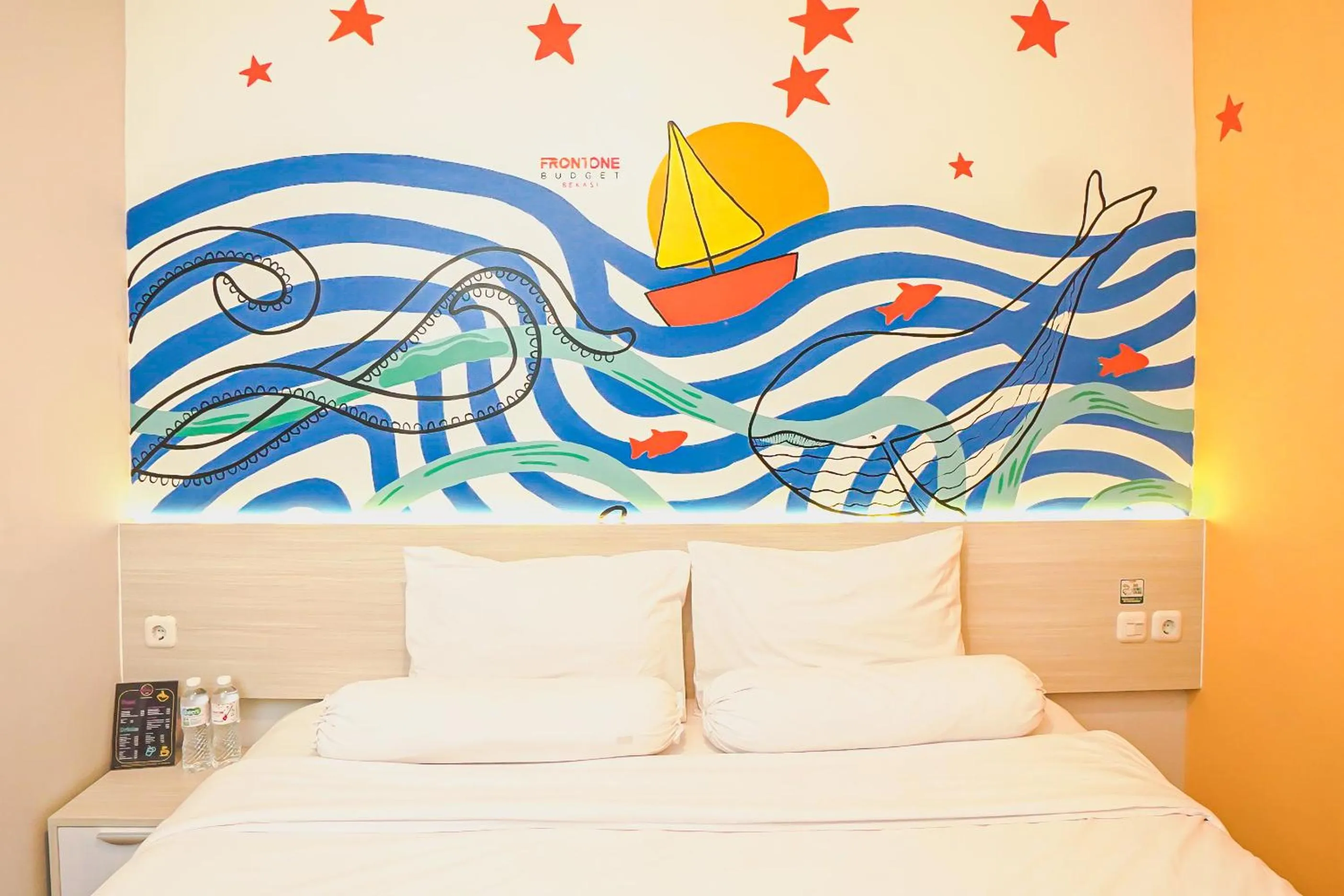 Bedroom, Bed in Front One Budget bekasi