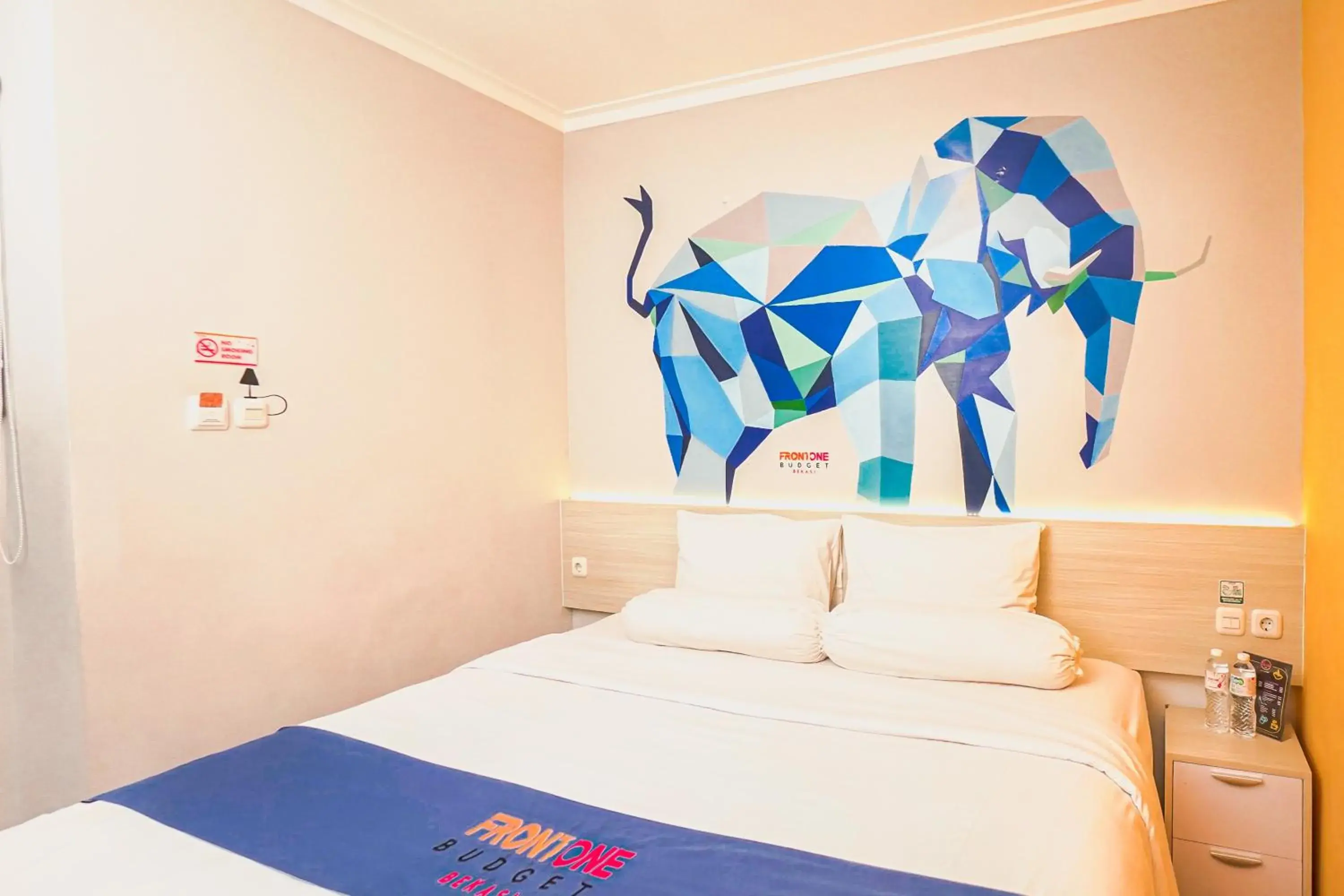 Queen Room in Front One Budget bekasi Queen Room in Front One Budget bekasi