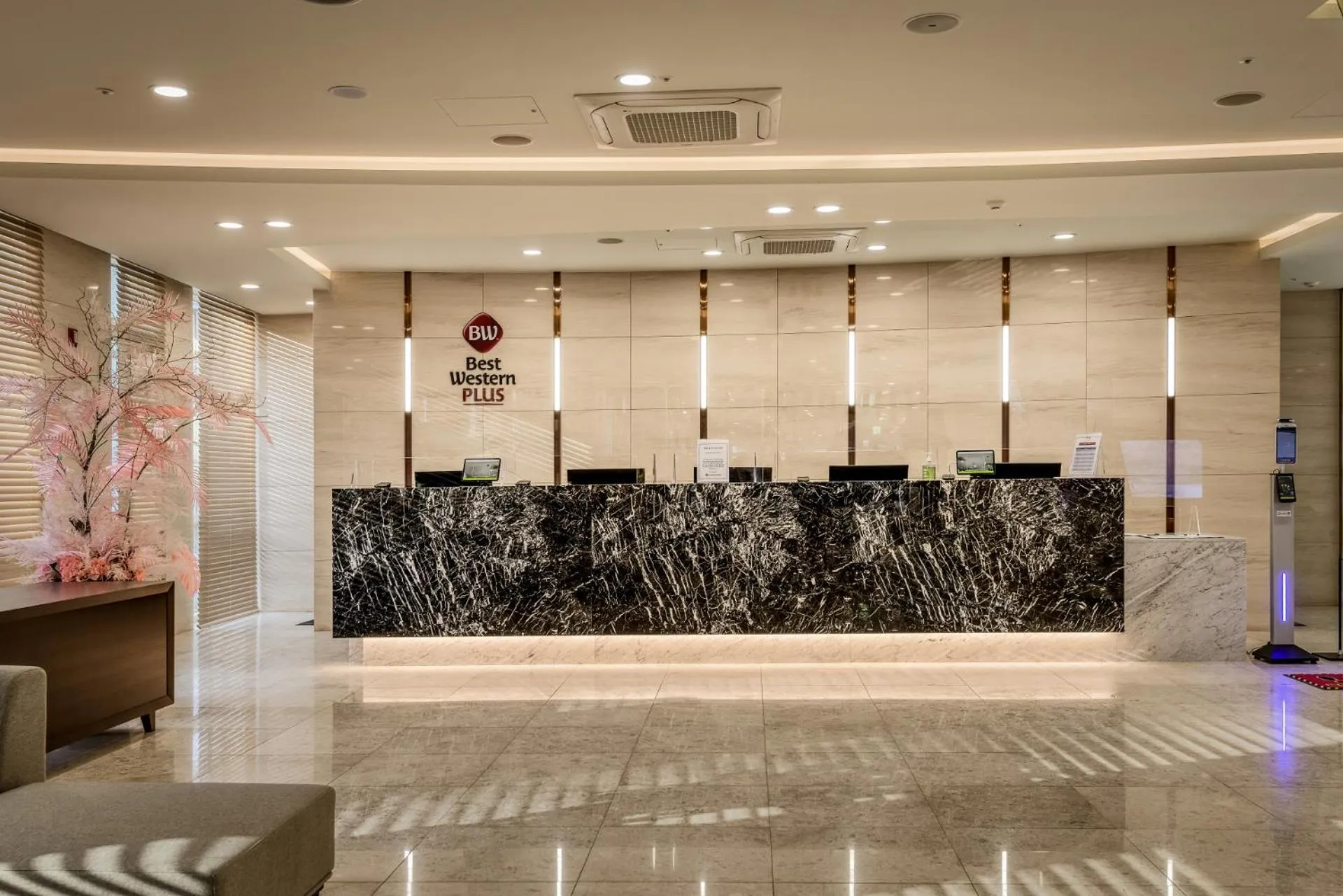 Lobby or reception in Best Western Plus Hotel Sejong