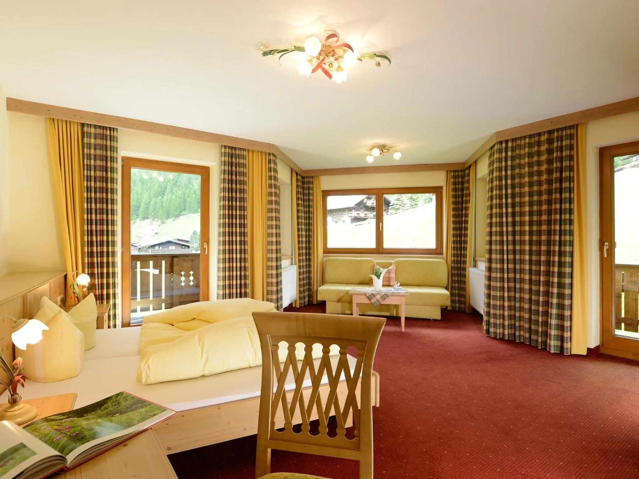 Day in Hotel Neue Post