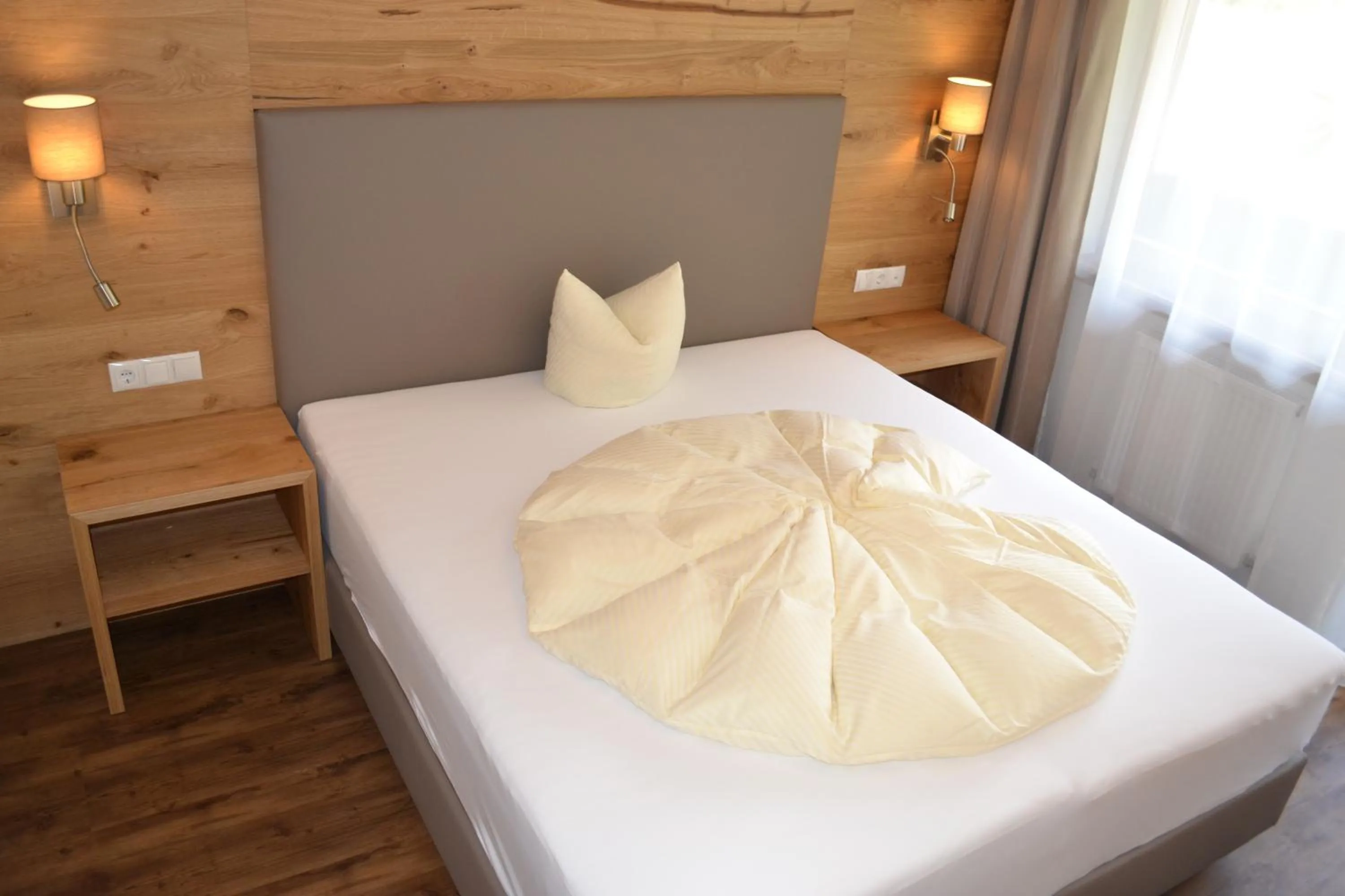 Photo of the whole room, Bed in Hotel Neue Post