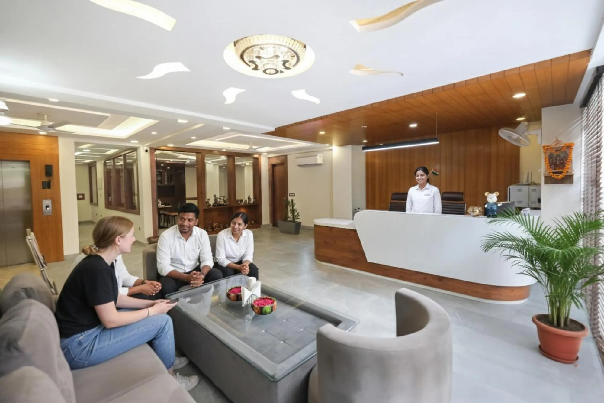 Lobby or reception in Hotel Golf Inn - Business-Friendly Stay near Golf Course Road, Cyberhub & Metro