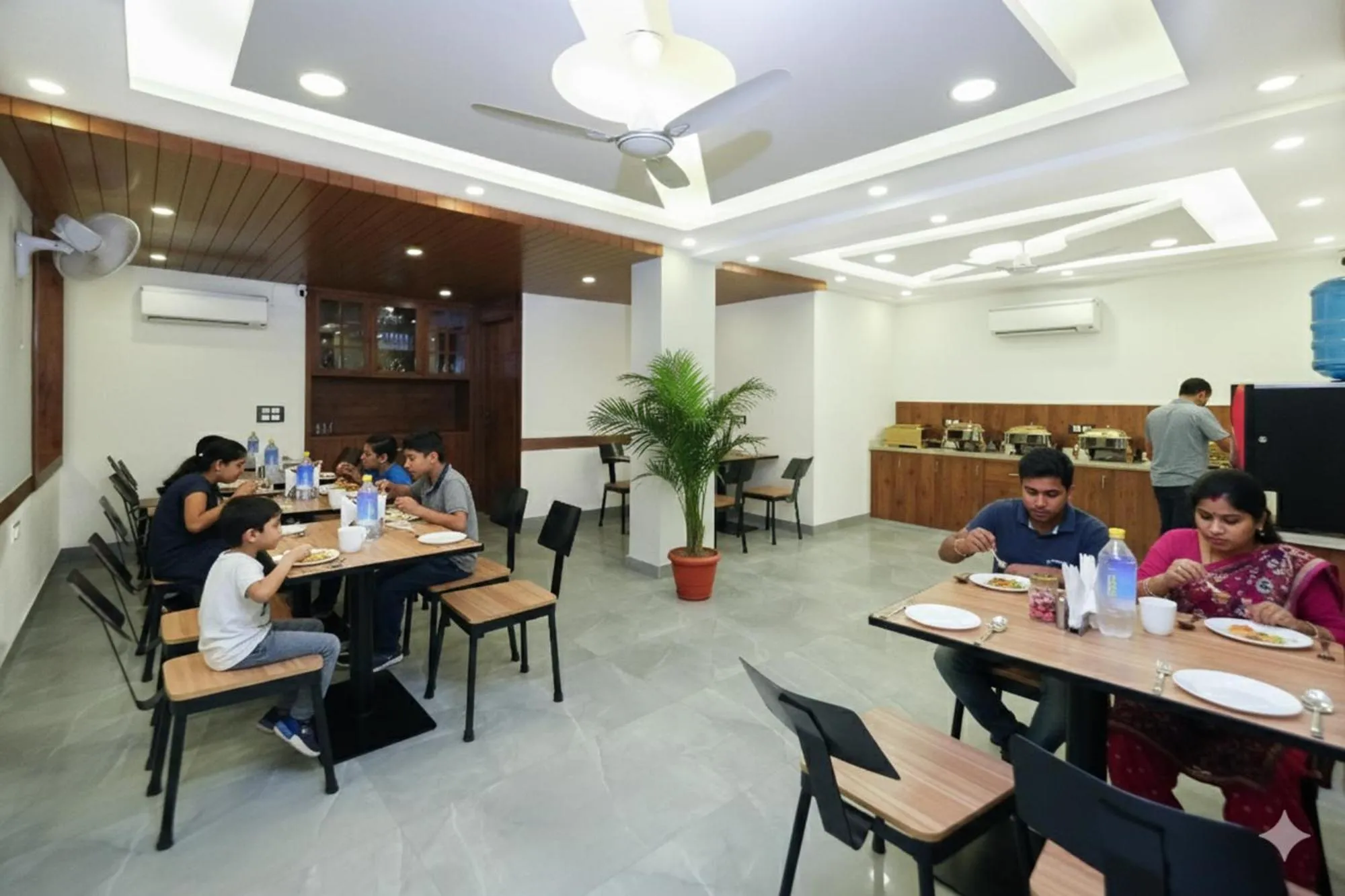 Restaurant/places to eat in Hotel Golf Inn - Business-Friendly Stay near Golf Course Road, Cyberhub & Metro