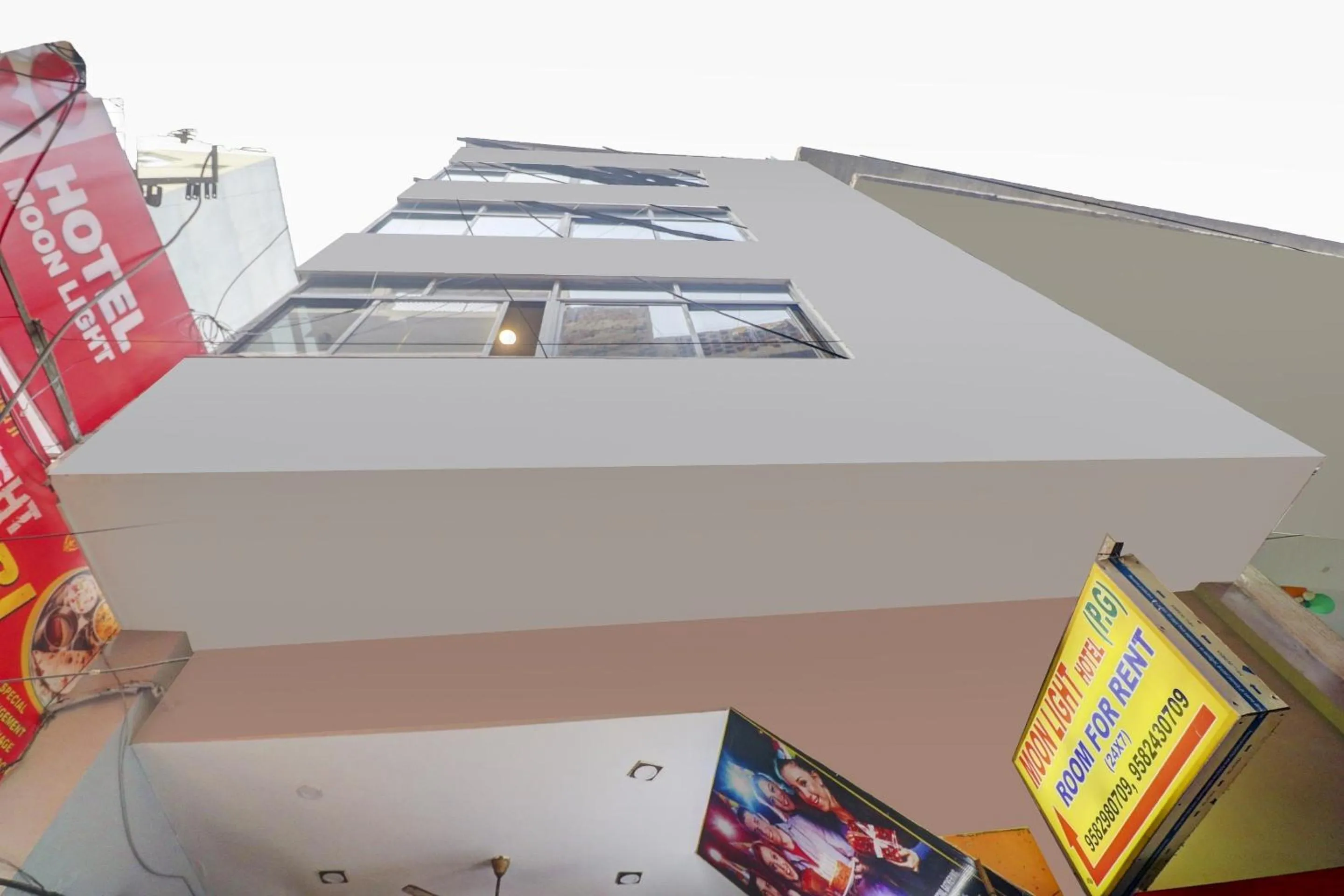 Facade/entrance in Hotel O Ratiram