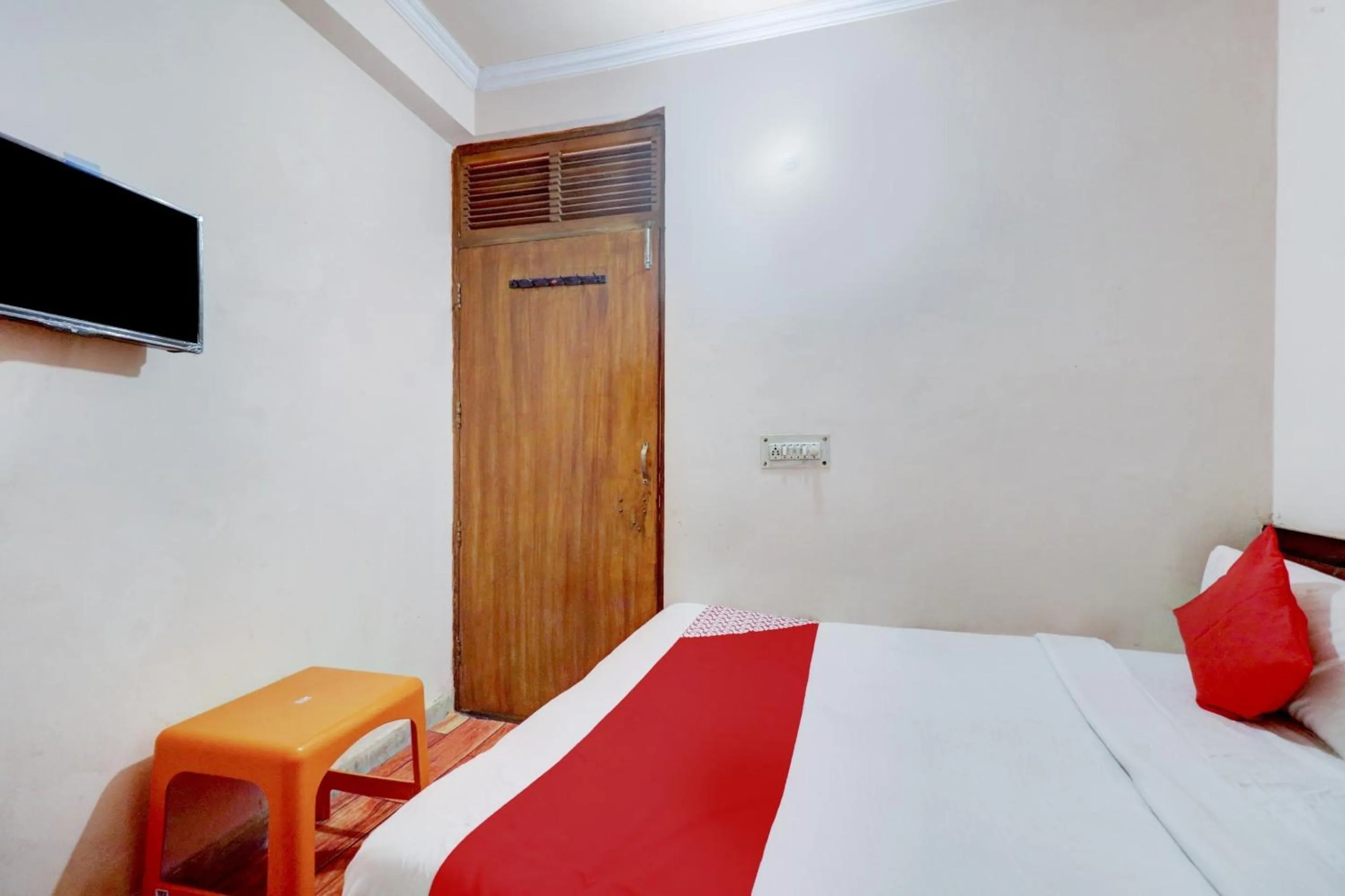 Bedroom, Bed in Hotel O Ratiram