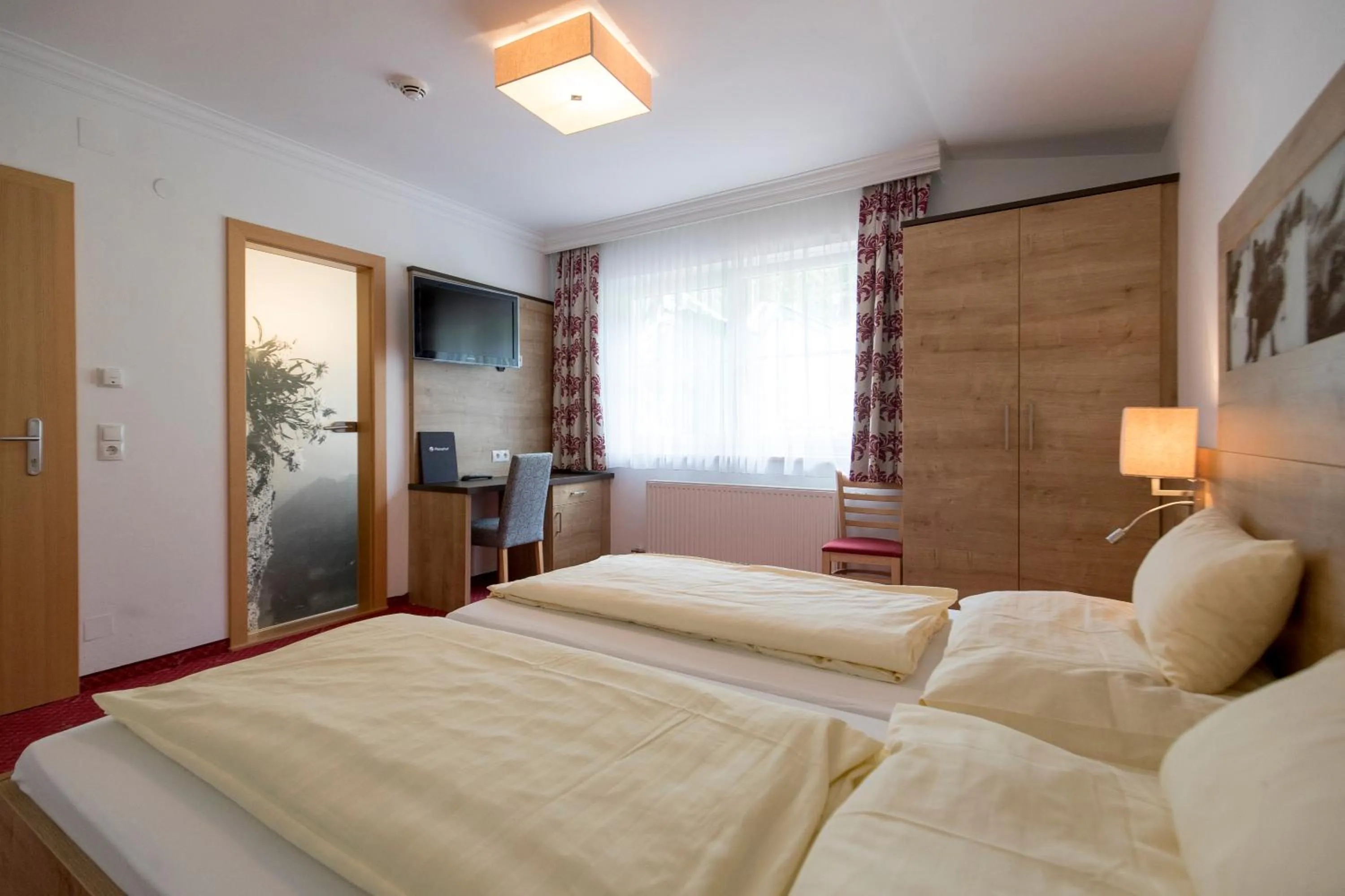 Photo of the whole room, Bed in Hotel-Restaurant Planaihof