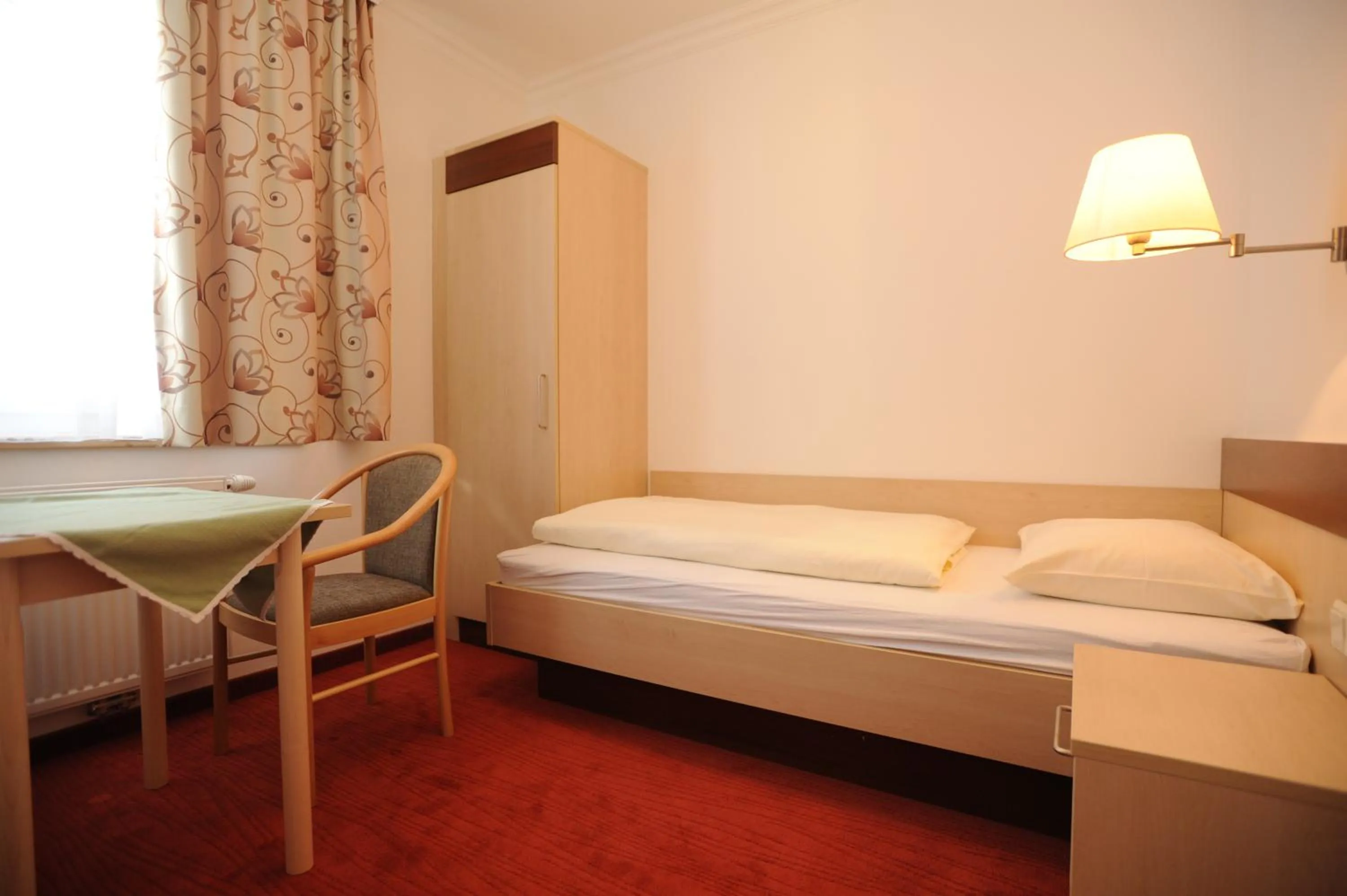 Bed in Hotel-Restaurant Planaihof