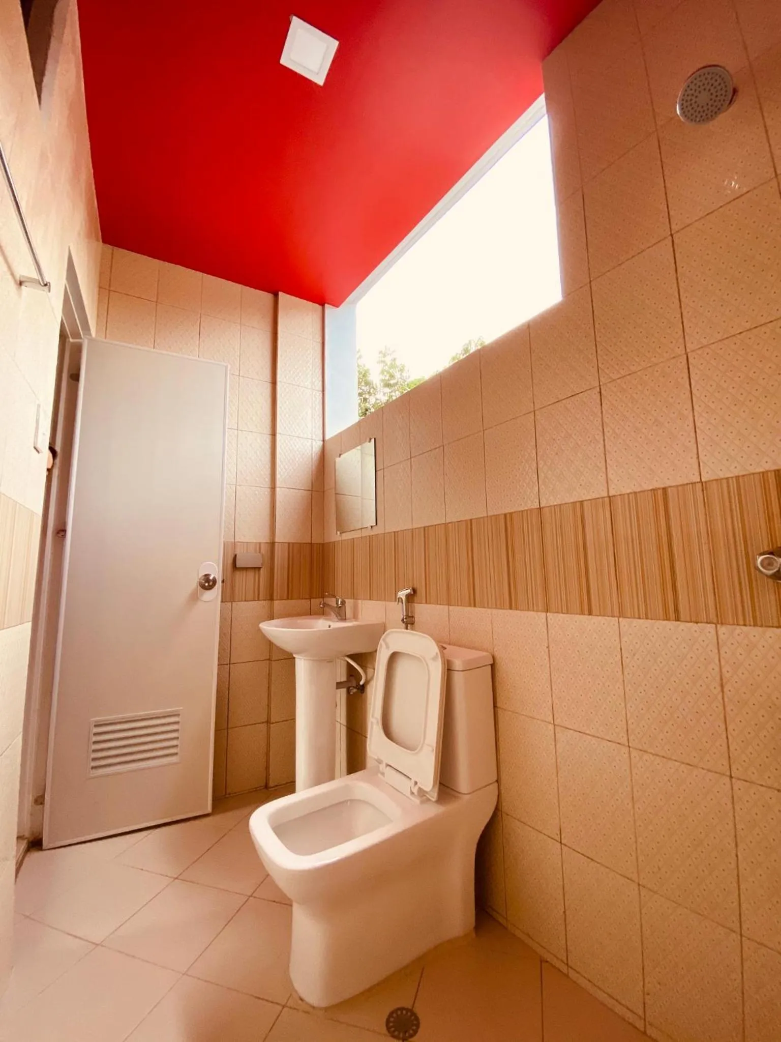 Cerca Parola Beach Resort