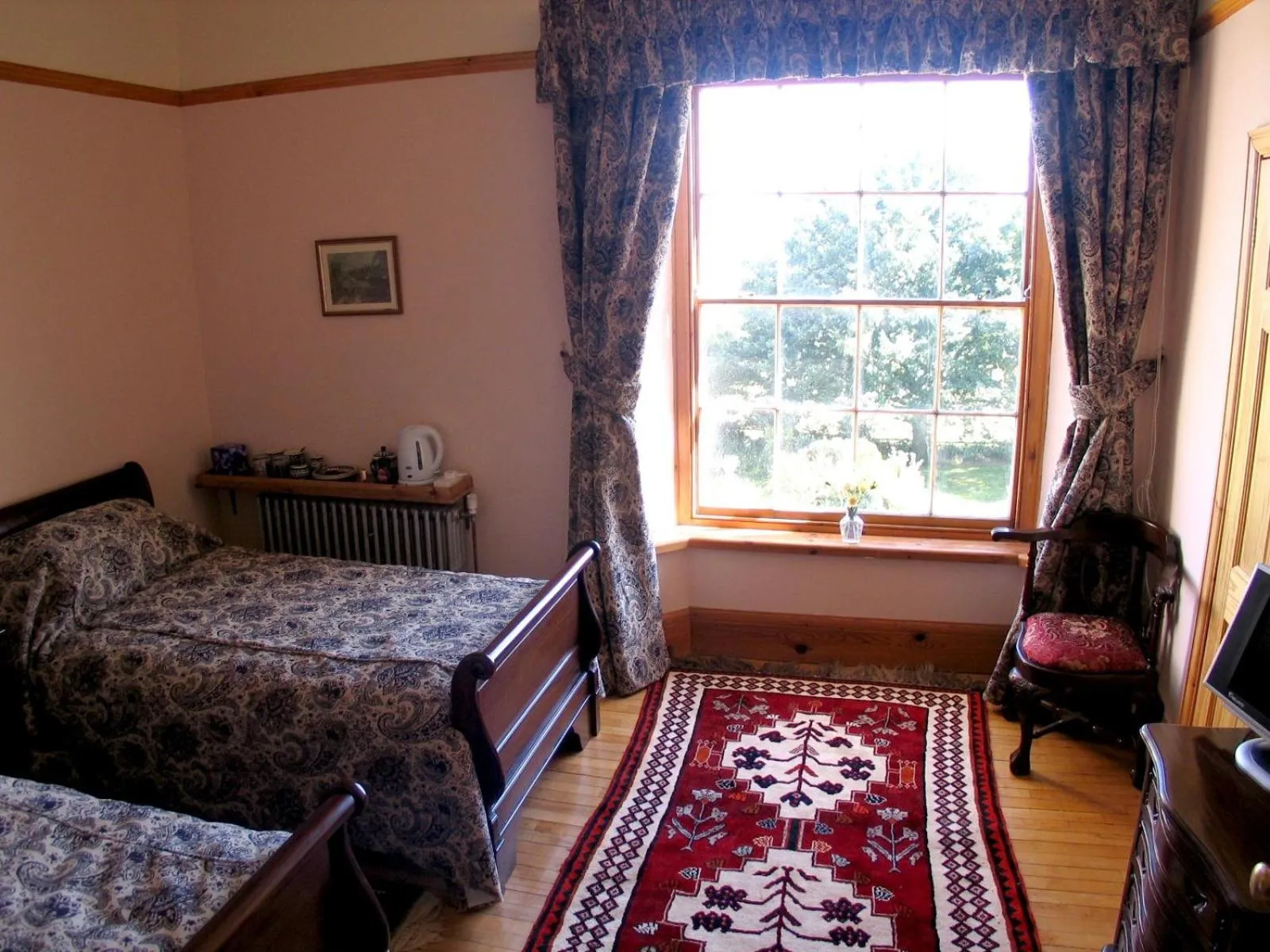 Photo of the whole room, Bed in Lamphey Park