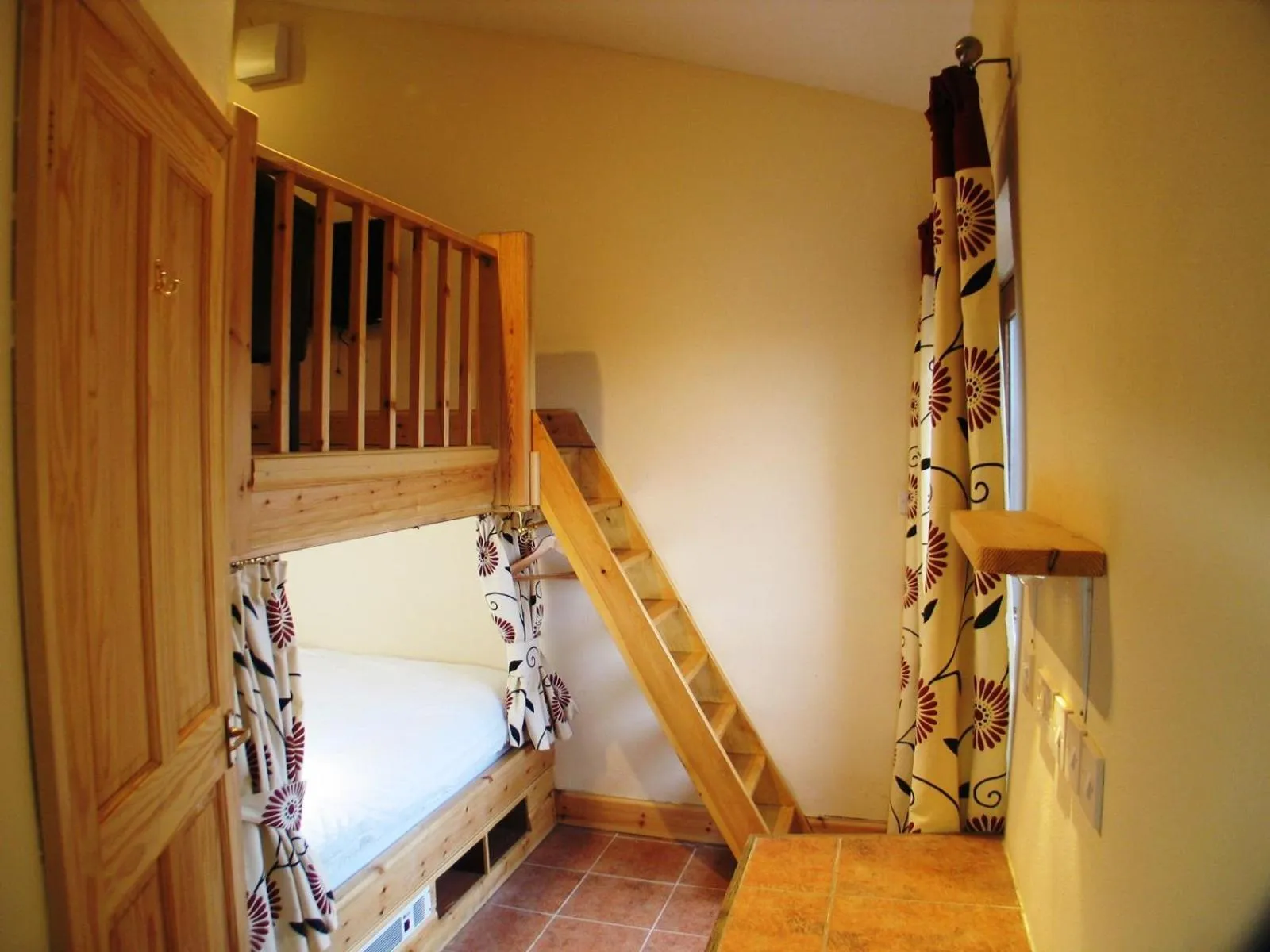 bunk bed, Bed in Lamphey Park