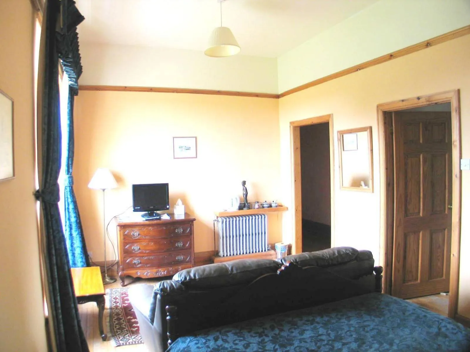 Communal lounge/ TV room in Lamphey Park