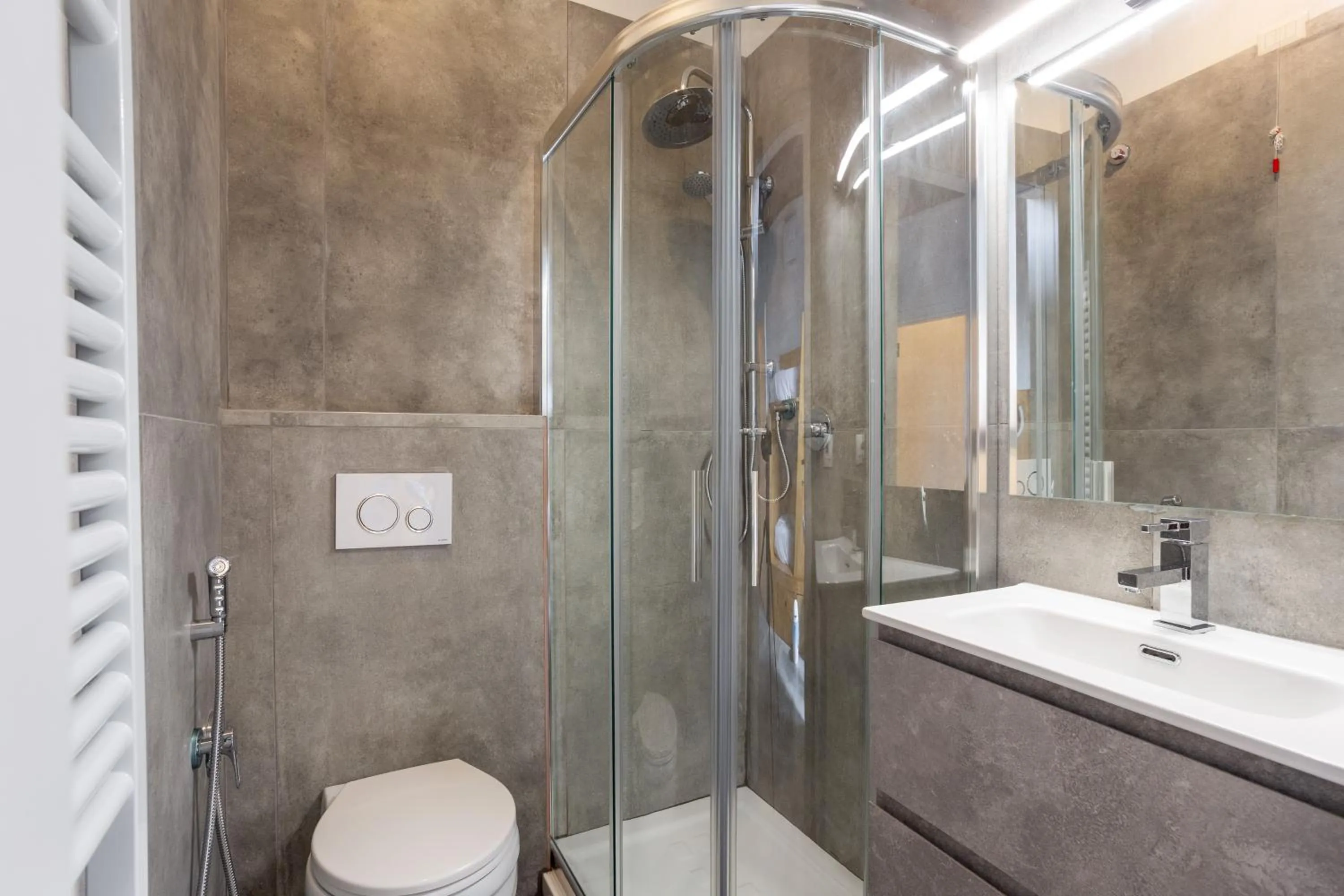 Shower in Hotel Paola