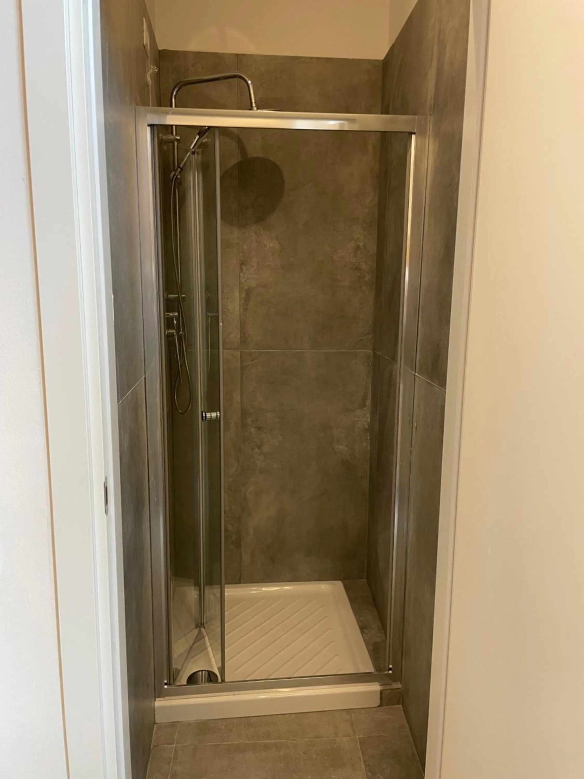 Shower in Hotel Paola