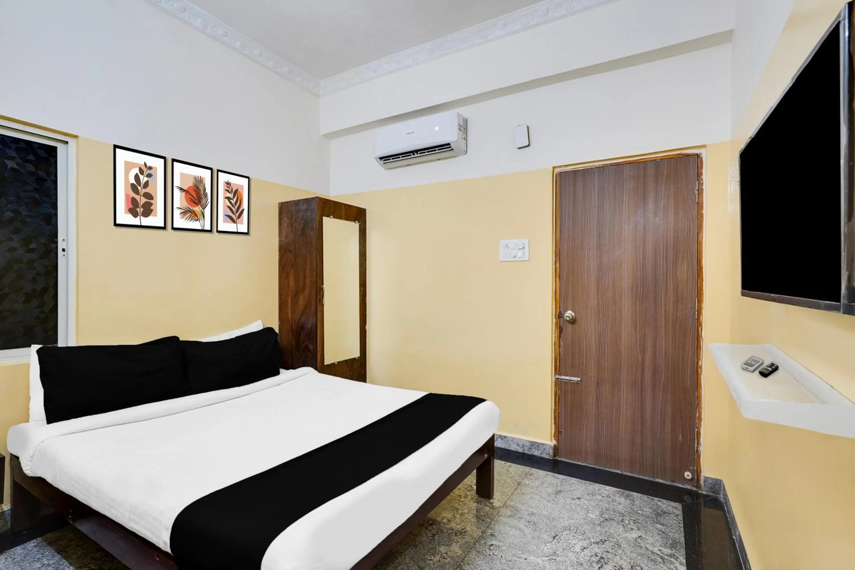 Bedroom, Bed in Hotel O Karakambadi Road Near Leela Mahal Circle