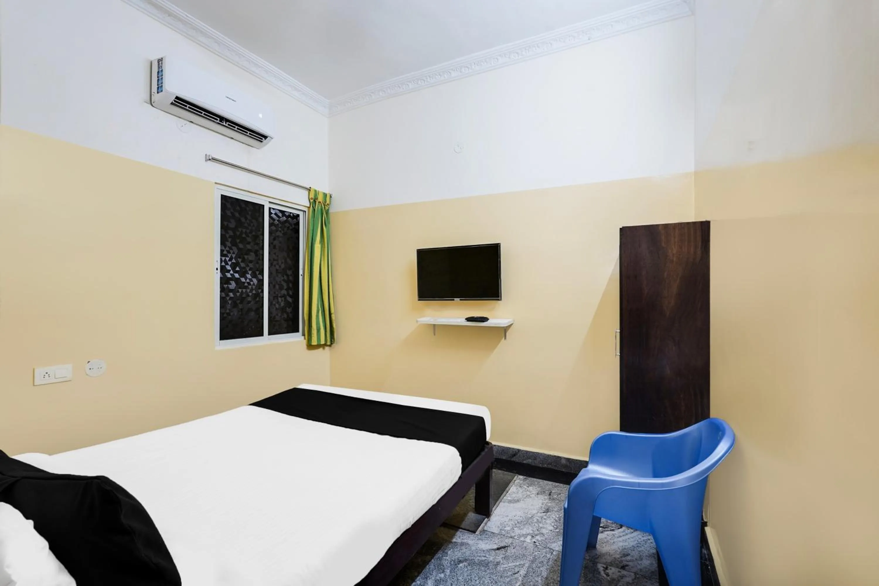 Bedroom, Bed in Hotel O Karakambadi Road Near Leela Mahal Circle