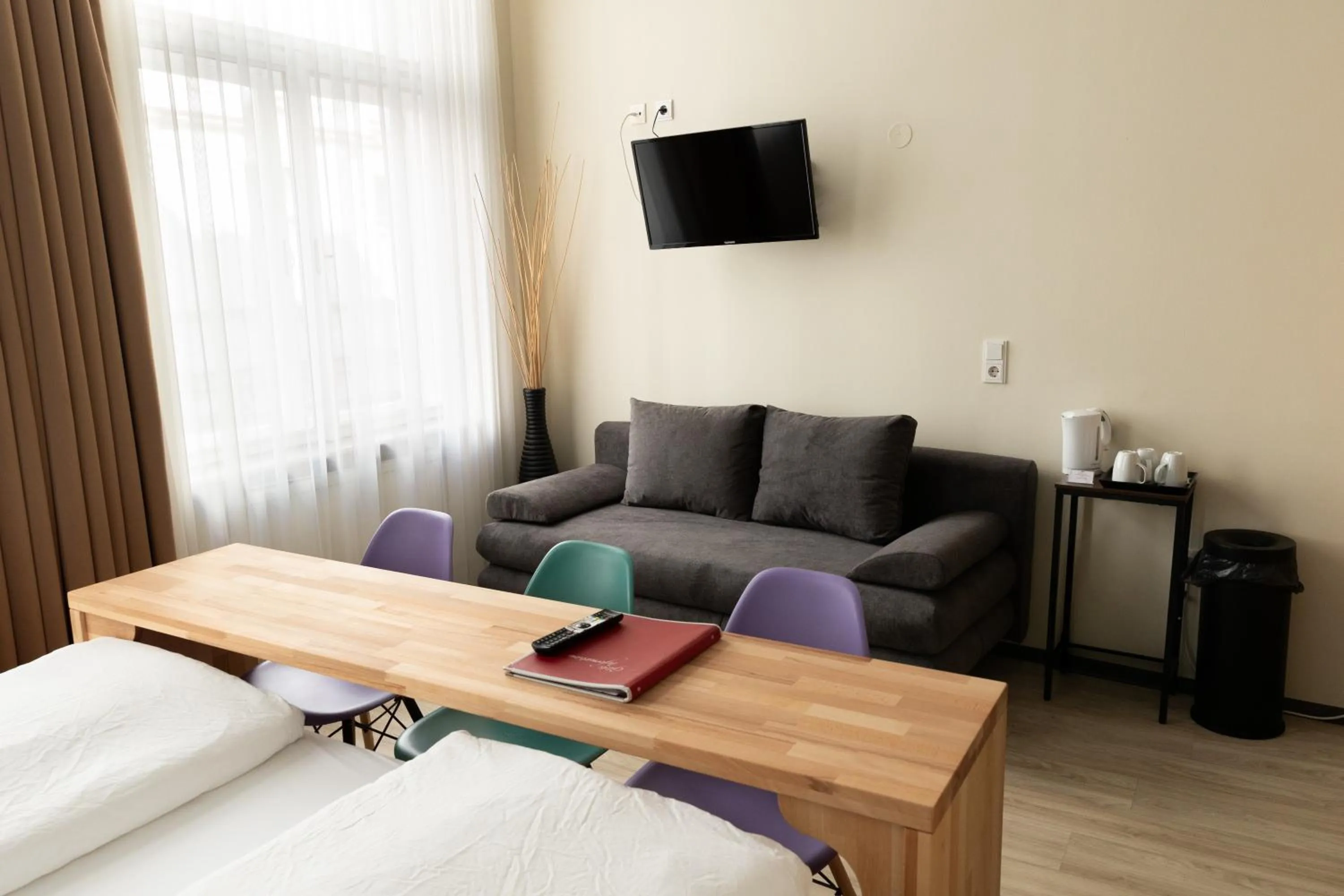 Photo of the whole room, Bed in Pension a und a