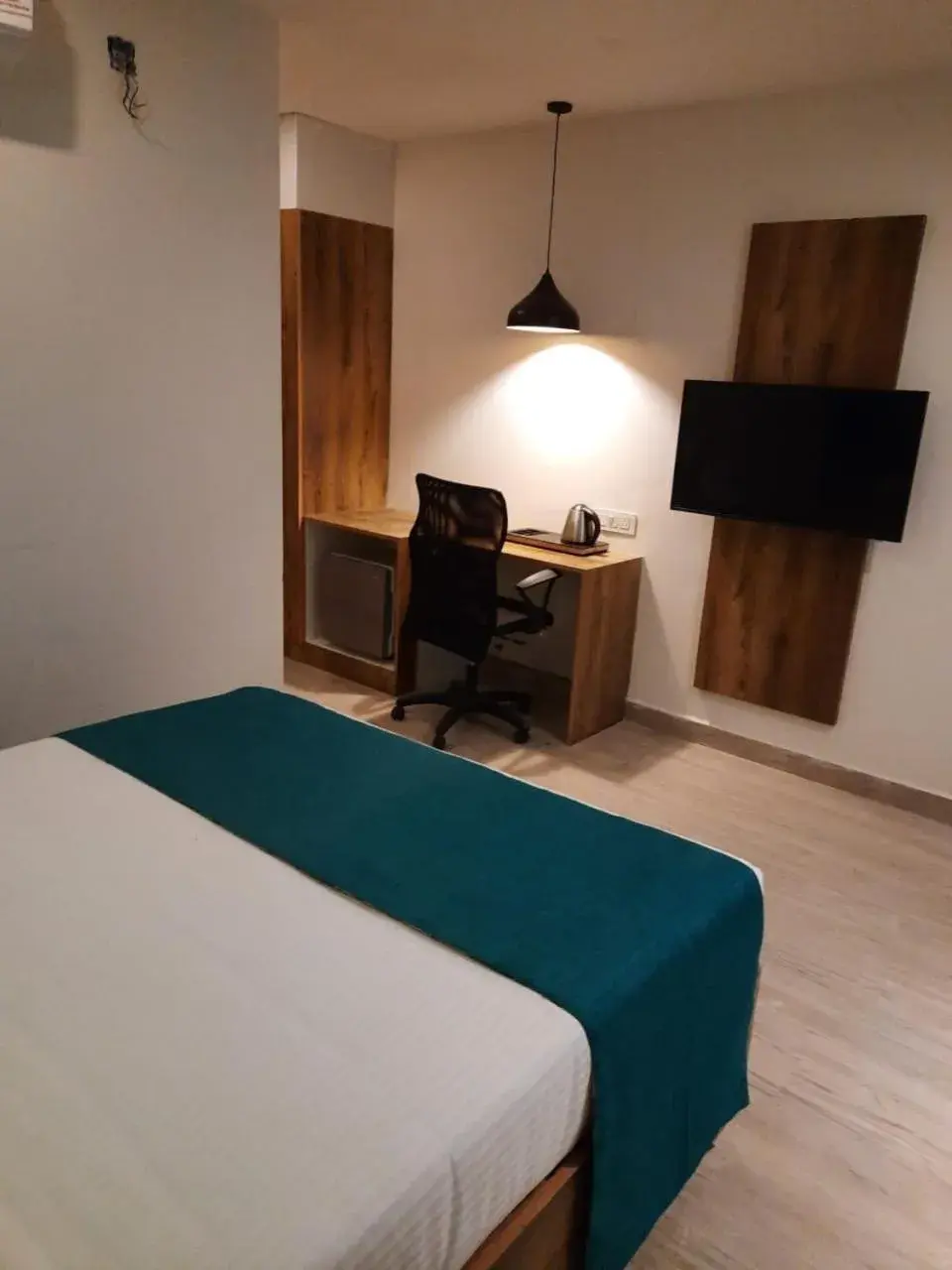 Deluxe King Room - single occupancy in Regenta INN Grand Koramangala by Royal Orchid Hotels Deluxe King Room - single occupancy in Regenta INN Grand Koramangala by Royal Orchid Hotels