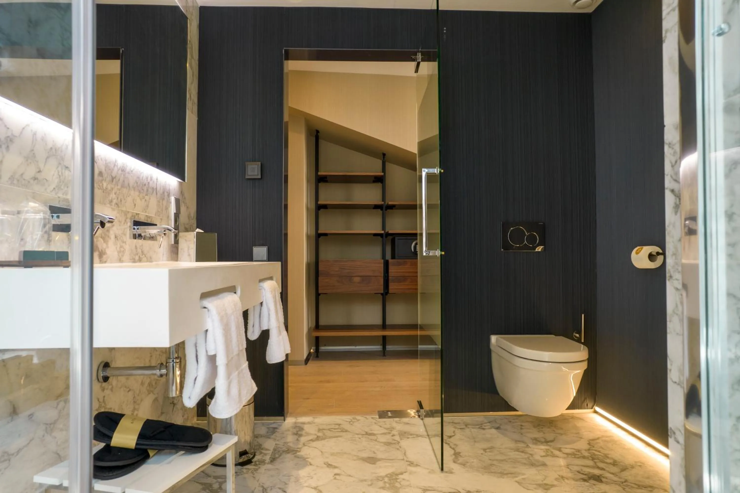 Toilet in Hotel Palacio La Marquesa 4 Estrellas SUP