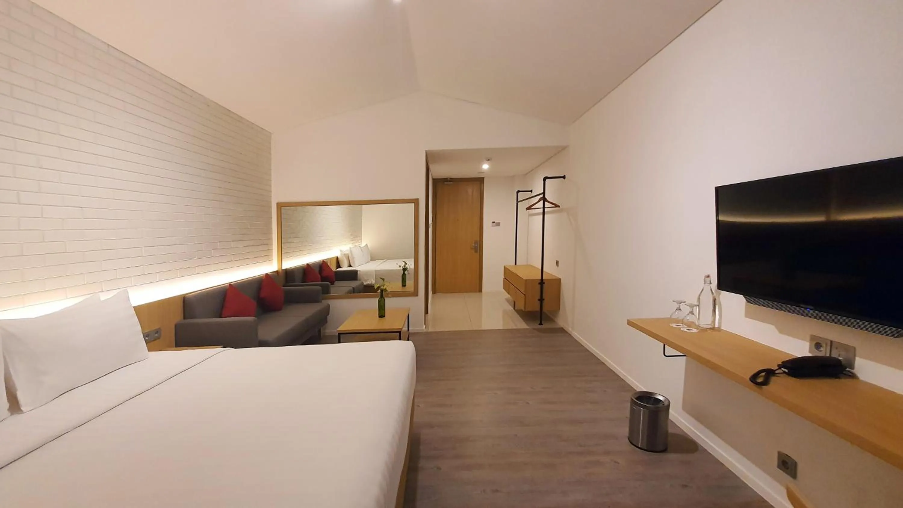 Photo of the whole room, Bed in Ra Inn Kemang