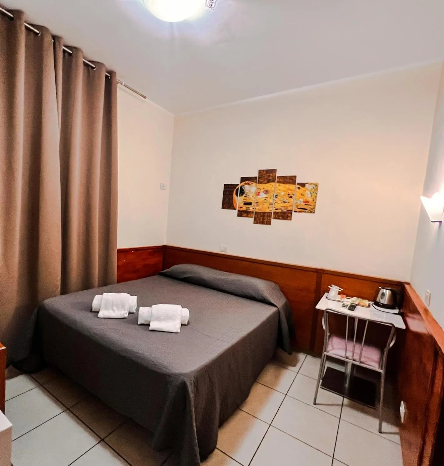 Photo of the whole room, Bed in Alius and Freerome Hotel