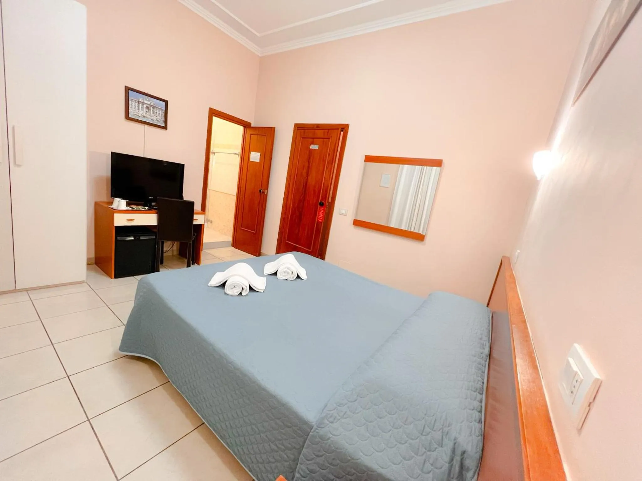 Bedroom, Bed in Alius and Freerome Hotel