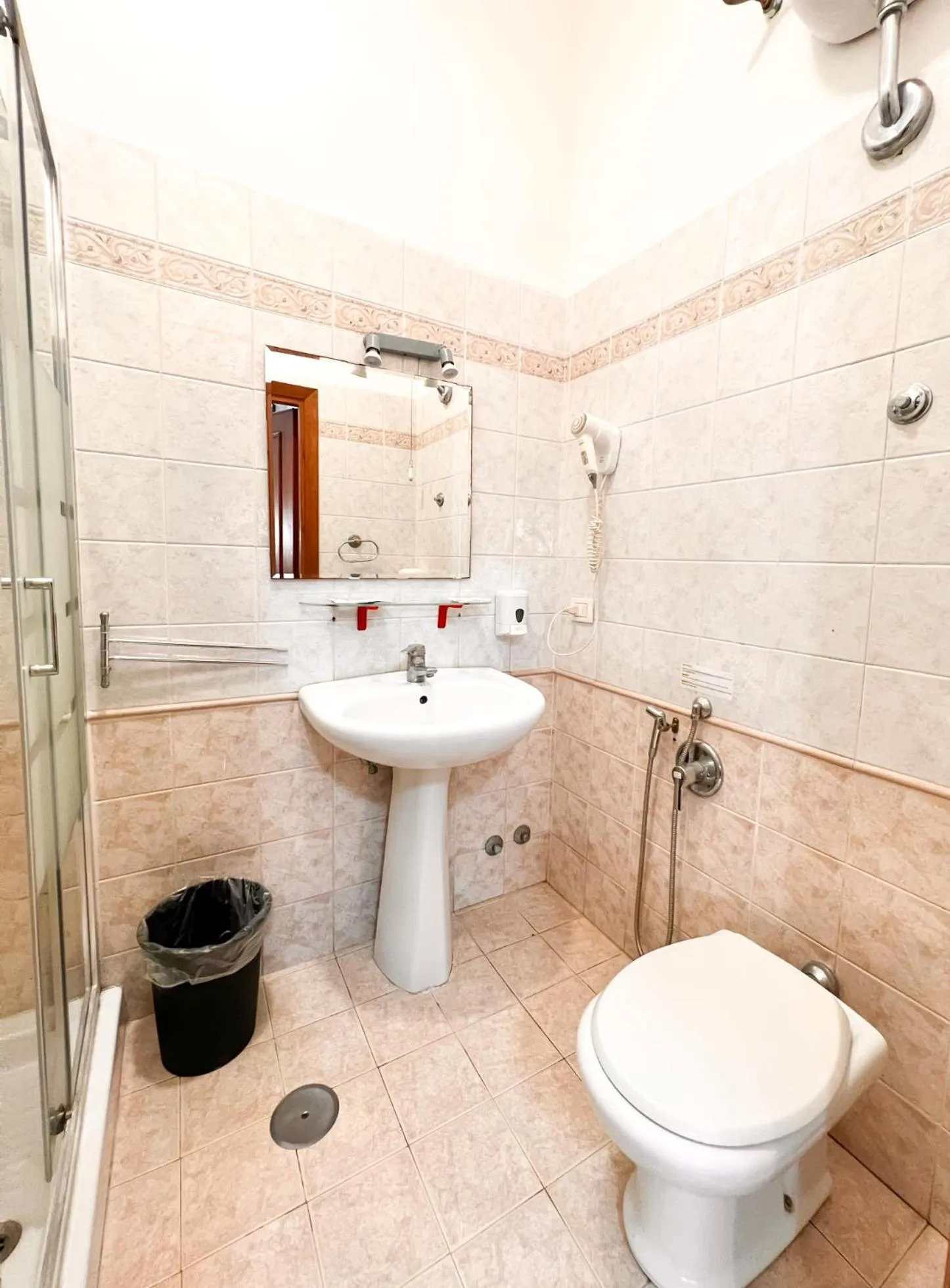 Bathroom in Alius and Freerome Hotel