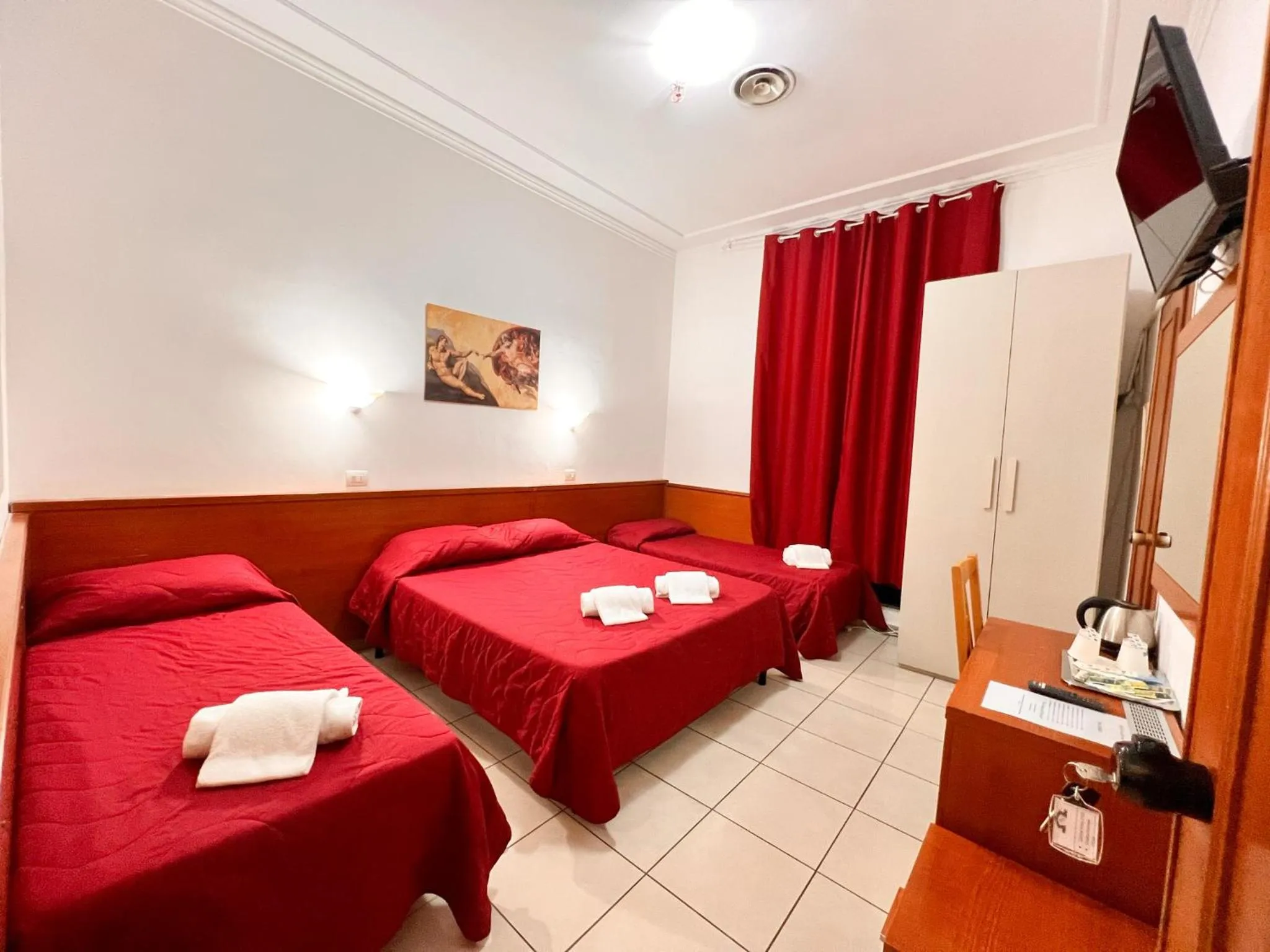 Photo of the whole room, Bed in Alius and Freerome Hotel