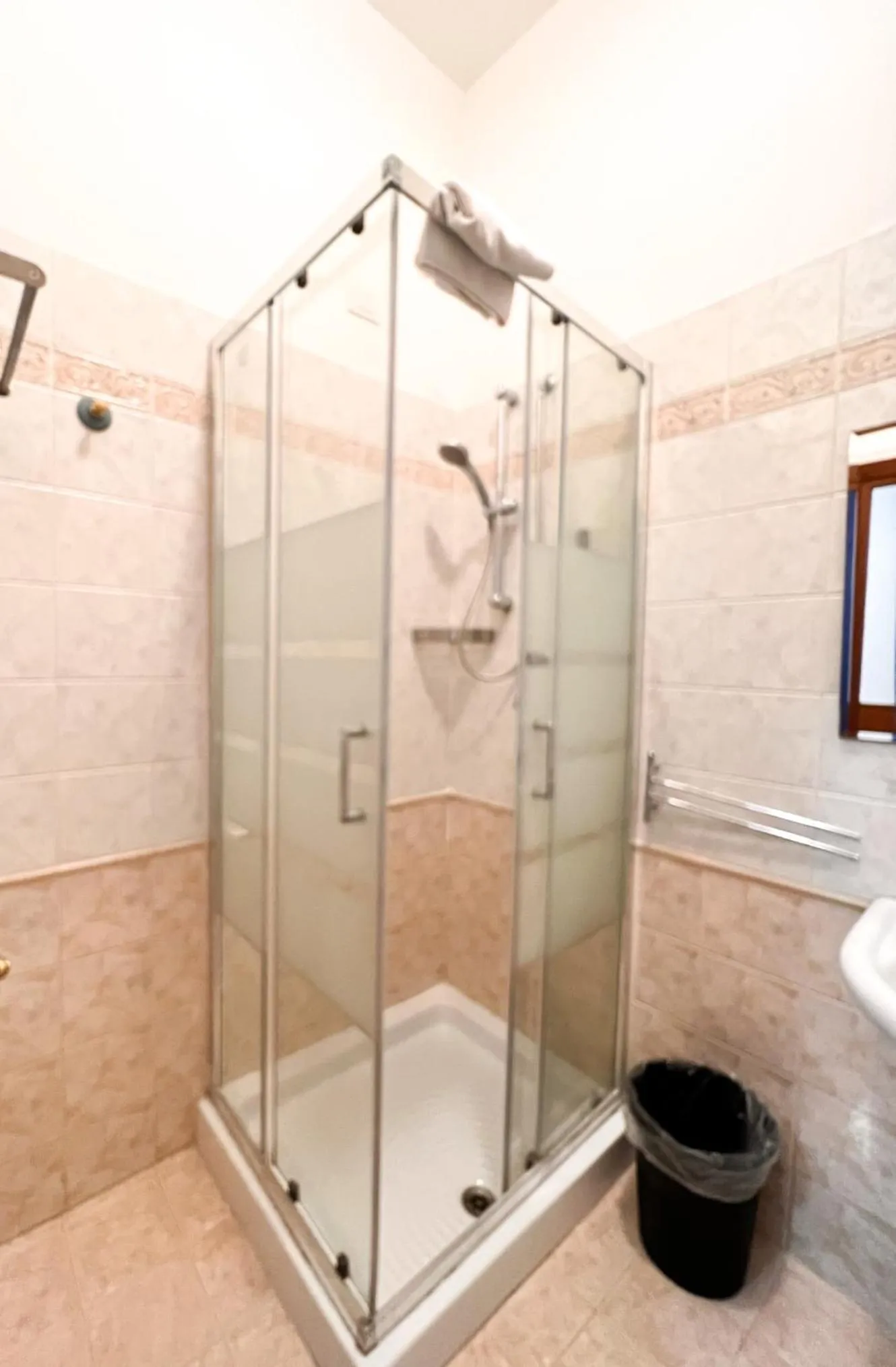 Bathroom in Alius and Freerome Hotel