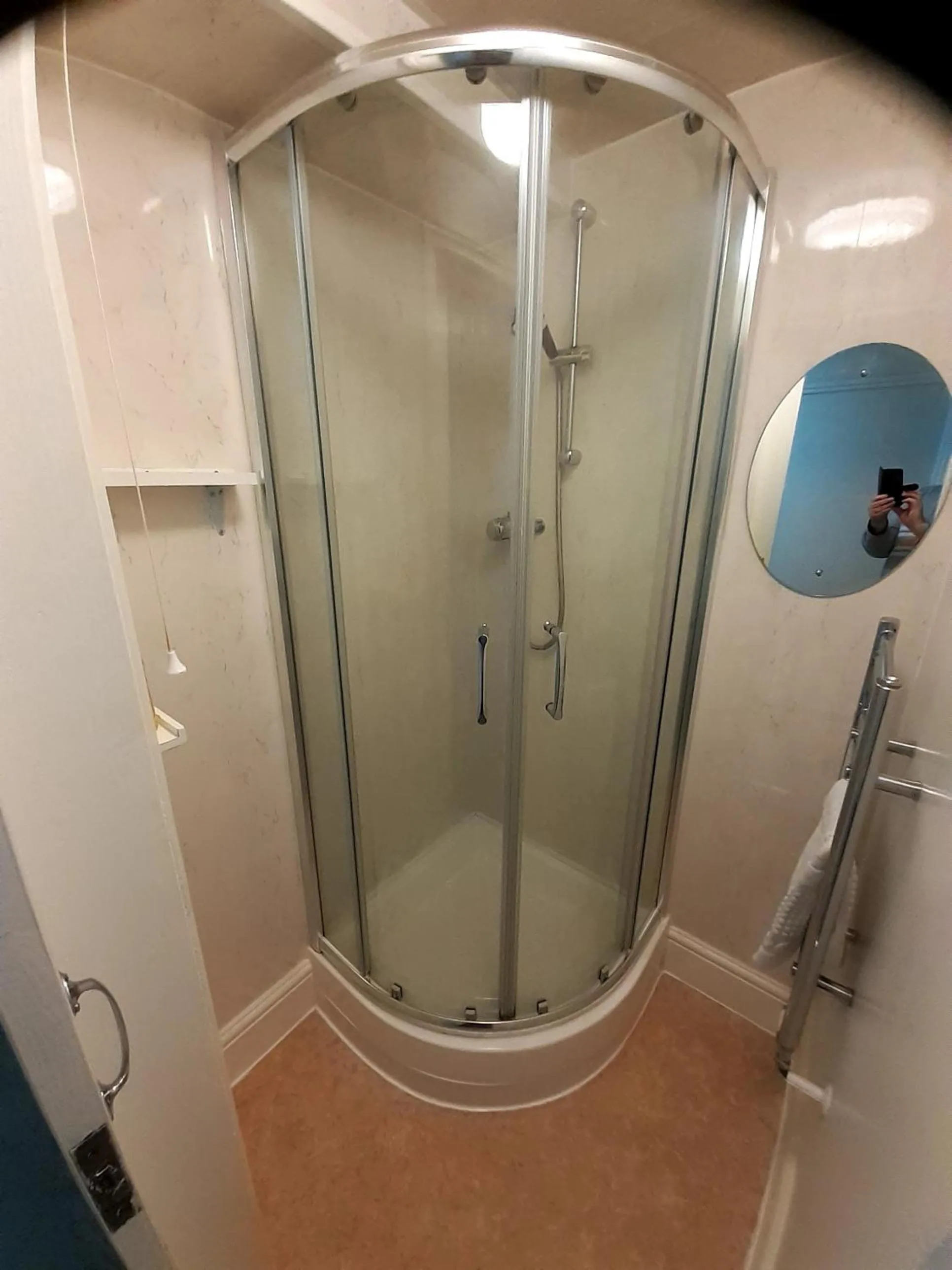 Shower in The Edenhurst Guesthouse