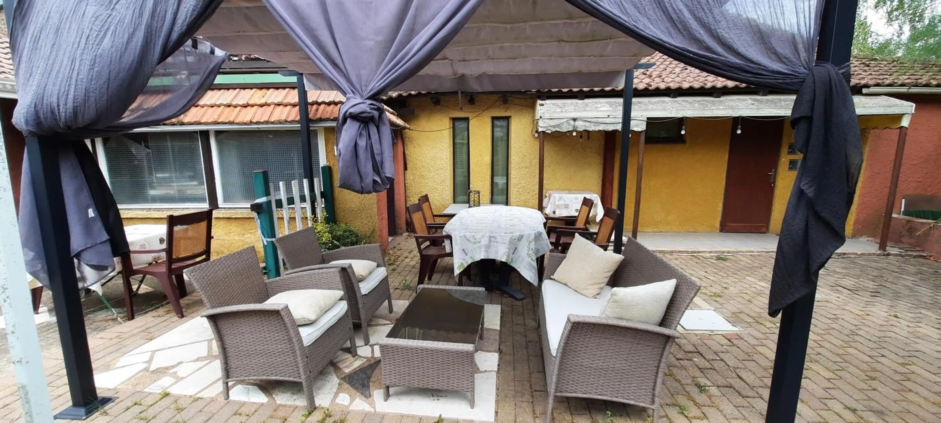 Patio in Chambres d'hôtes au Pays des Etangs