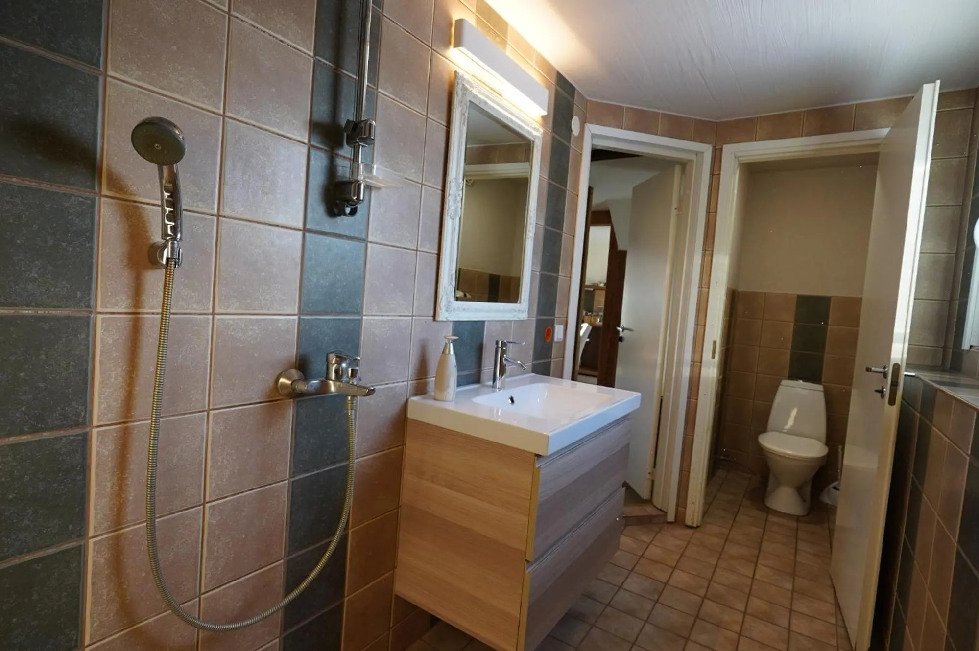 Shower in Kütioru puhkekeskus