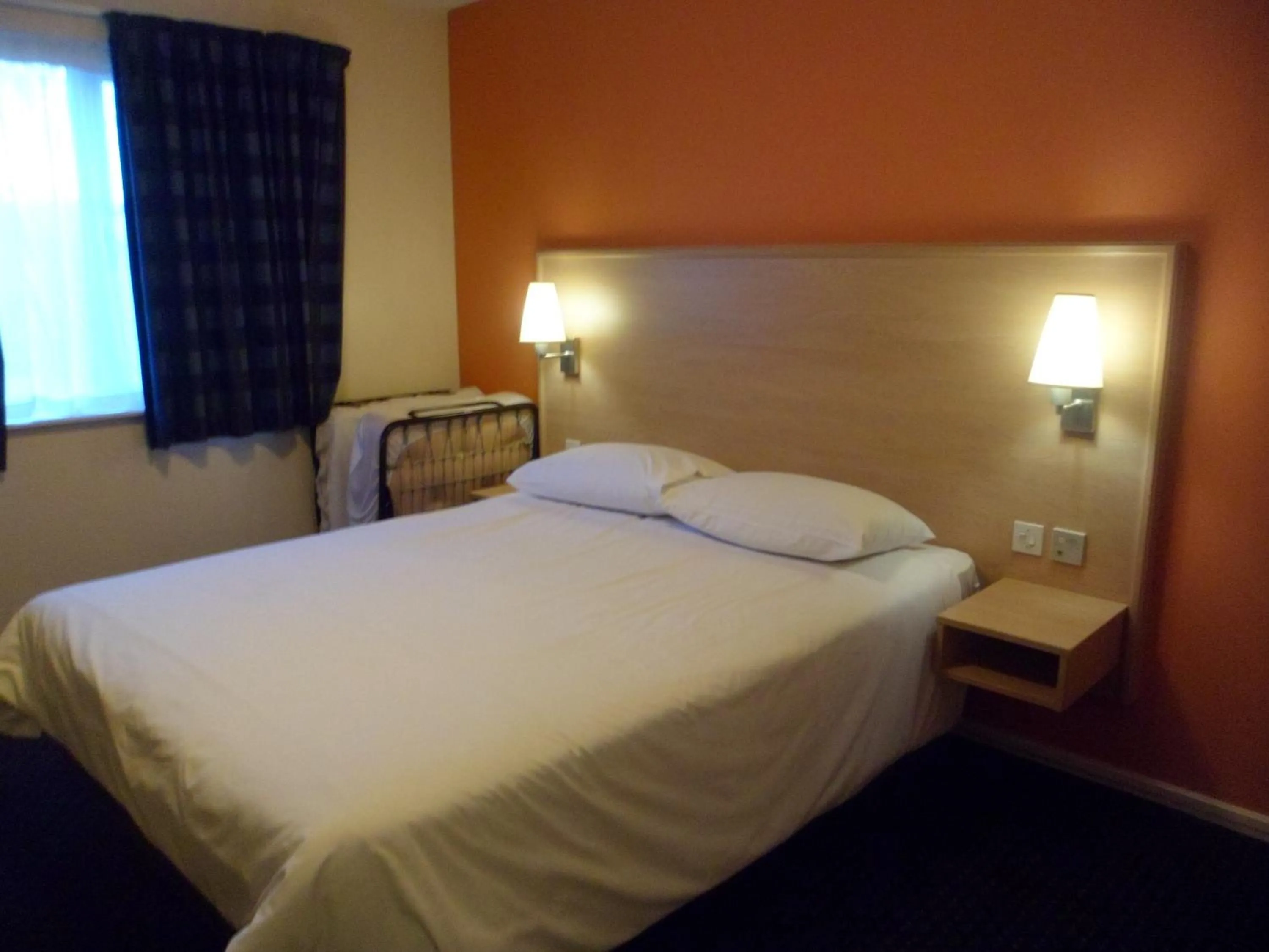 Bed in Metro Inns Huddersfield
