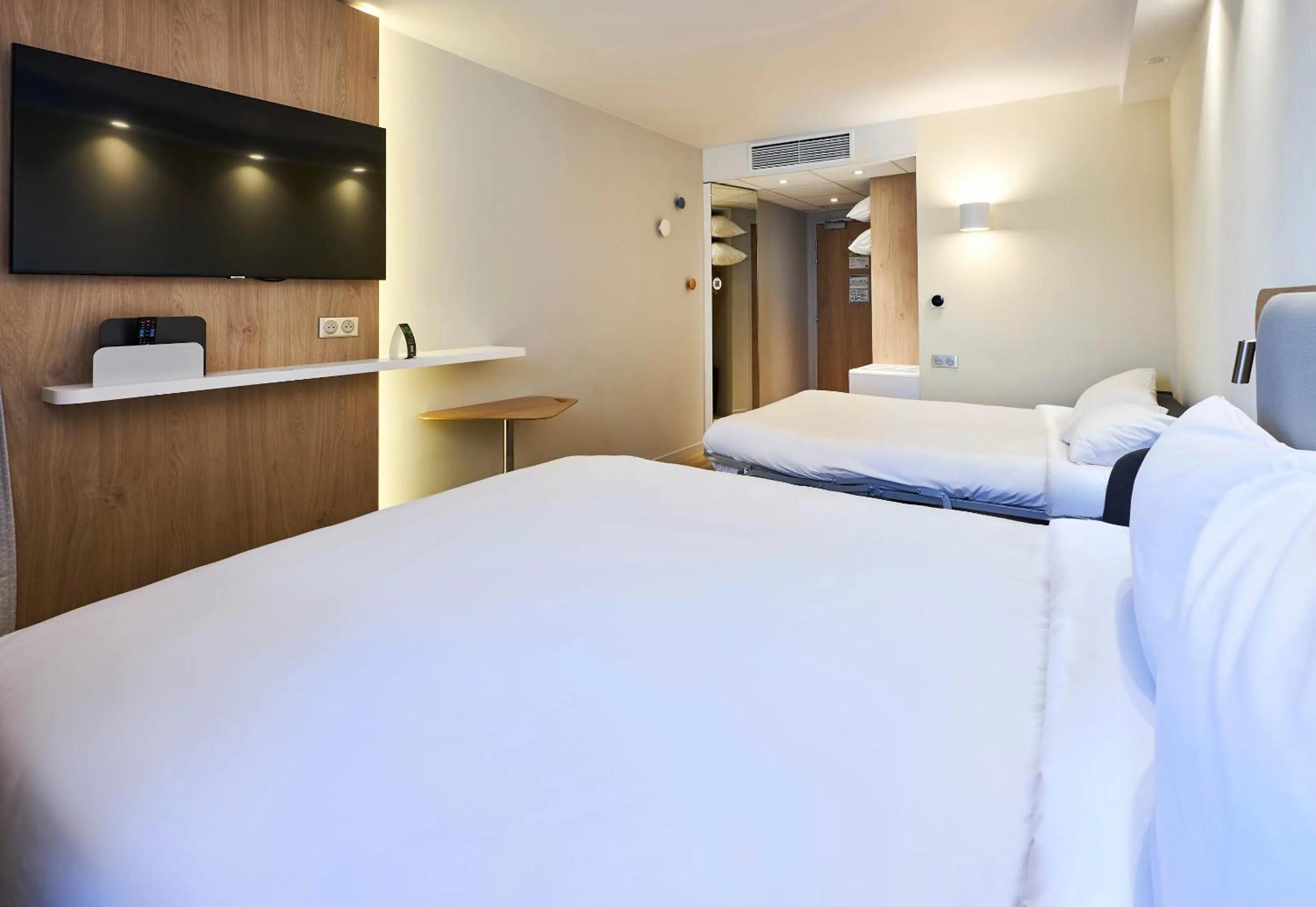 Bedroom, Bed in B&B HOTEL Deauville-Touques