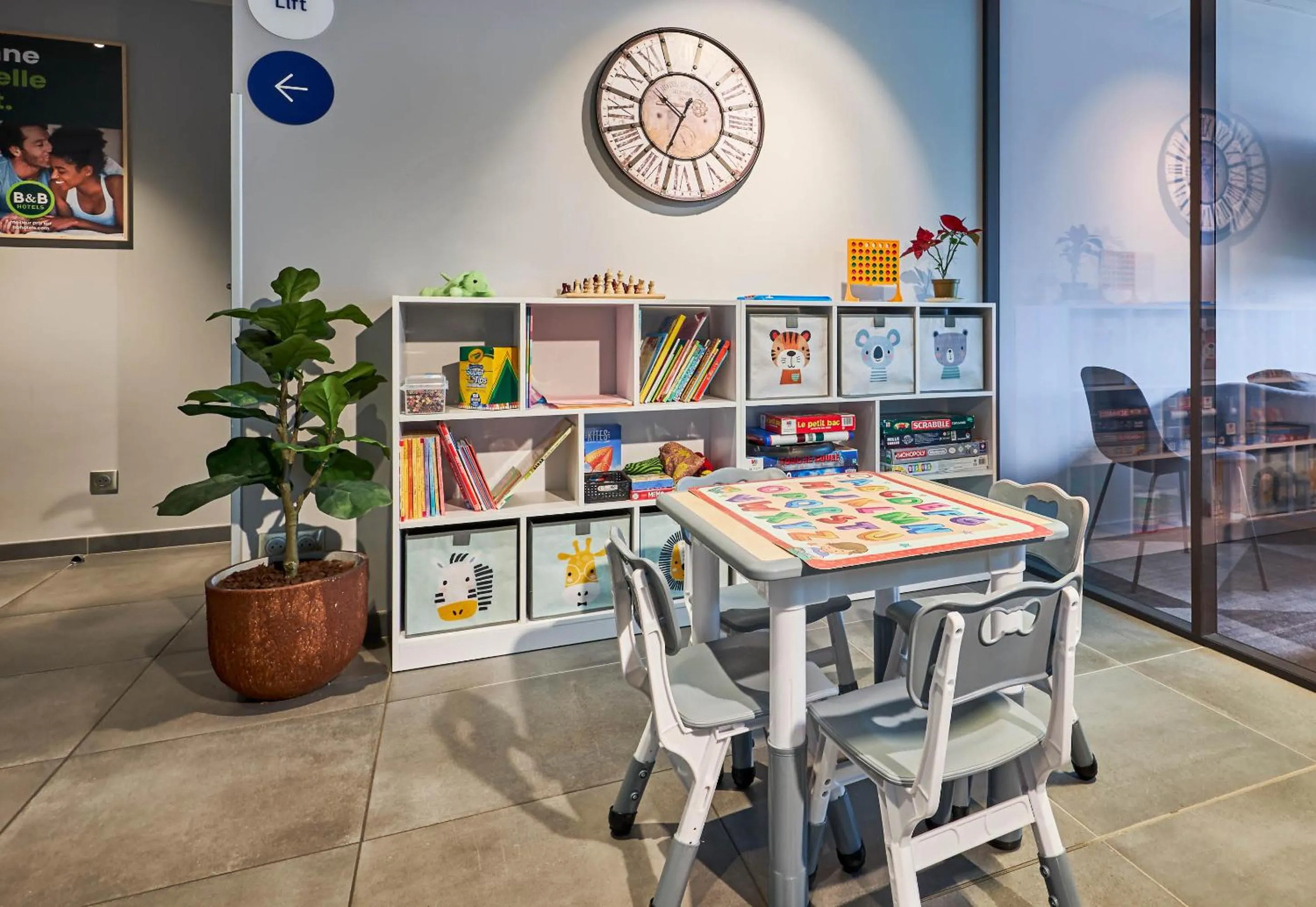 Seating area in B&B HOTEL Deauville-Touques