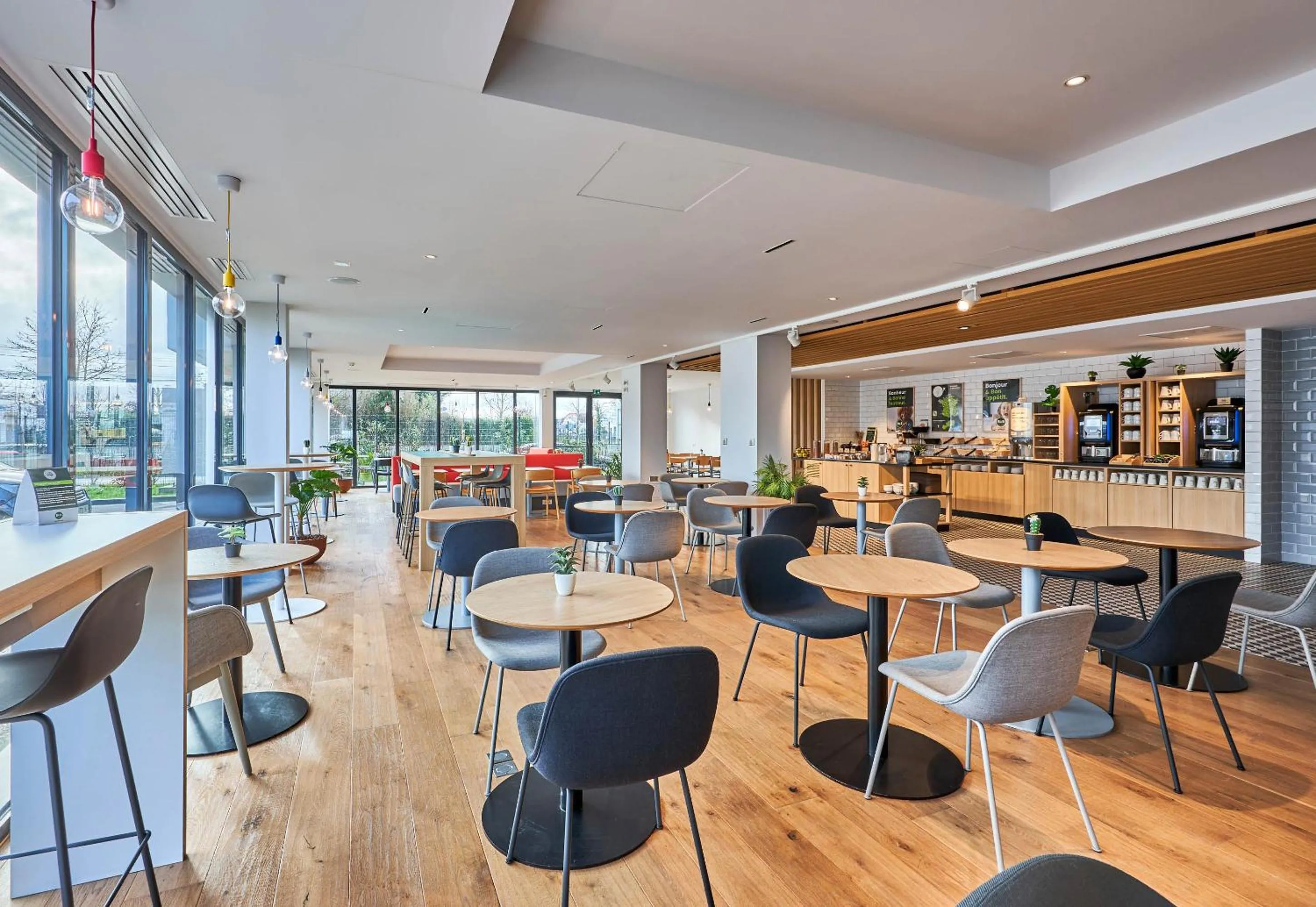 Restaurant/places to eat in B&B HOTEL Deauville-Touques