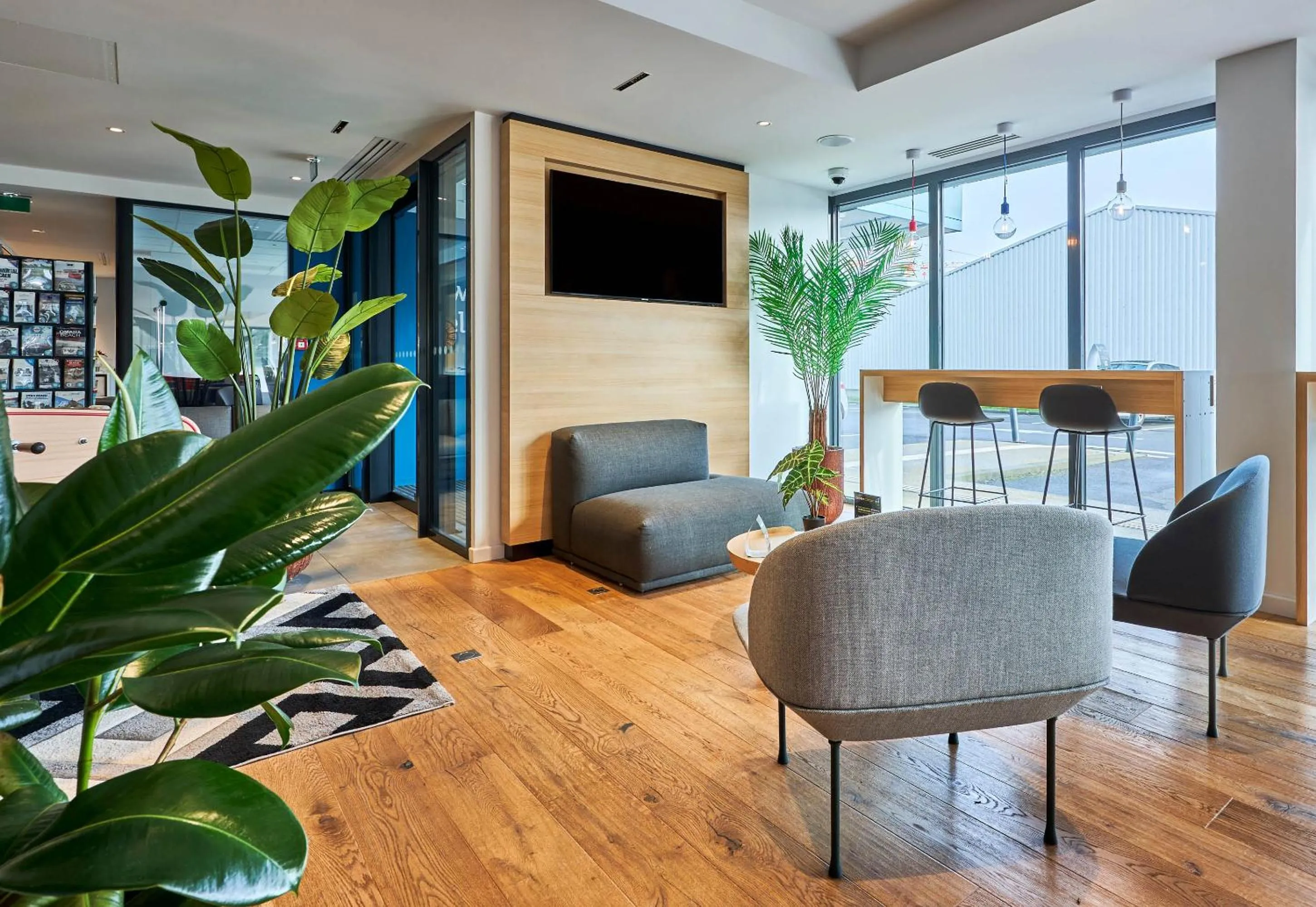 Seating area in B&B HOTEL Deauville-Touques